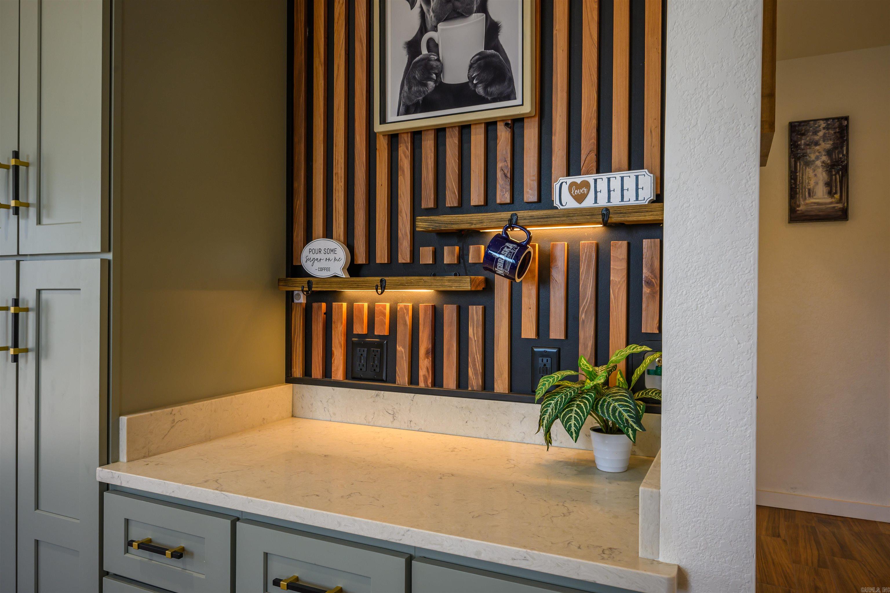 372 County Line  Locust Grove, AR