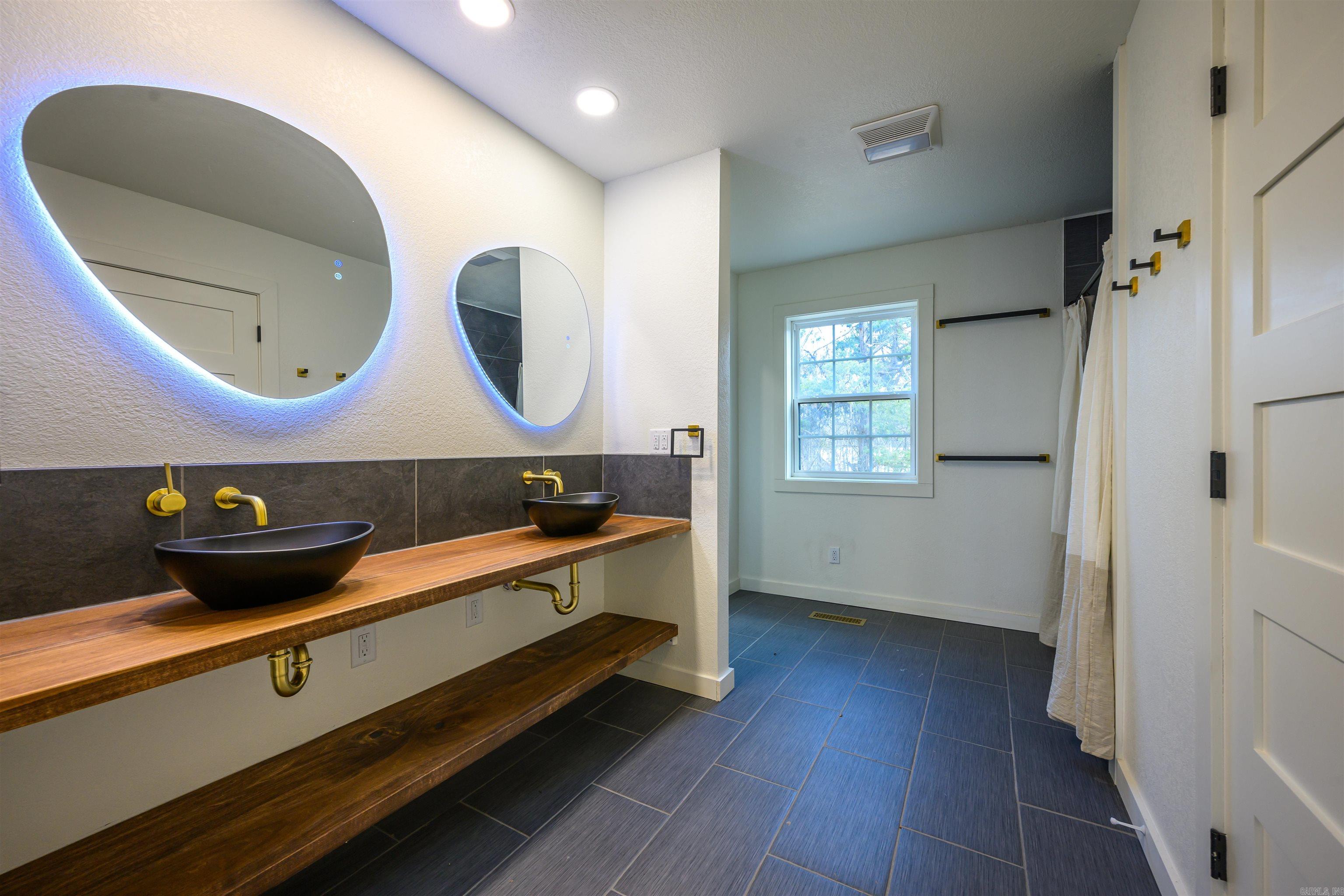 372 County Line  Locust Grove, AR