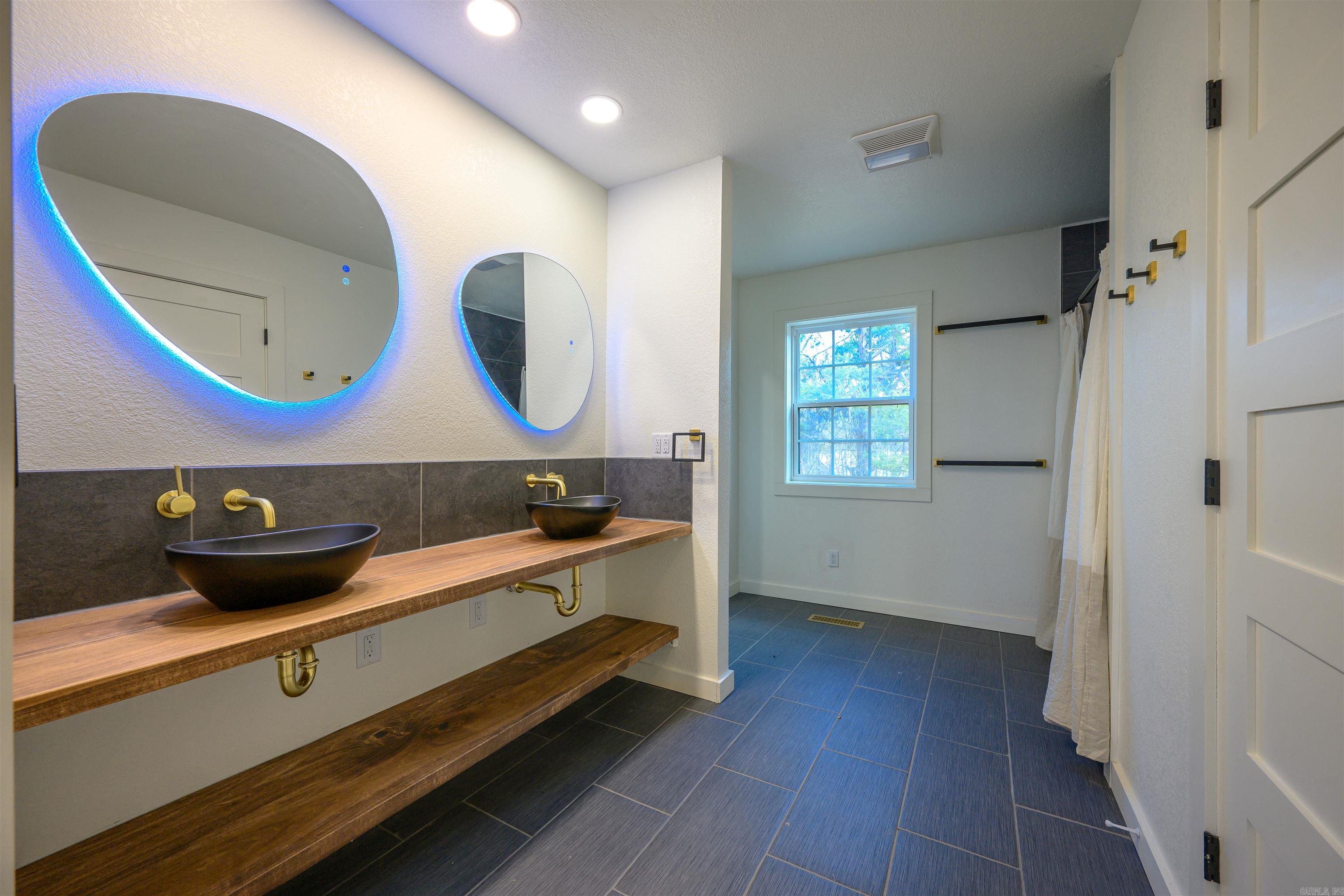 372 County Line  Locust Grove, AR