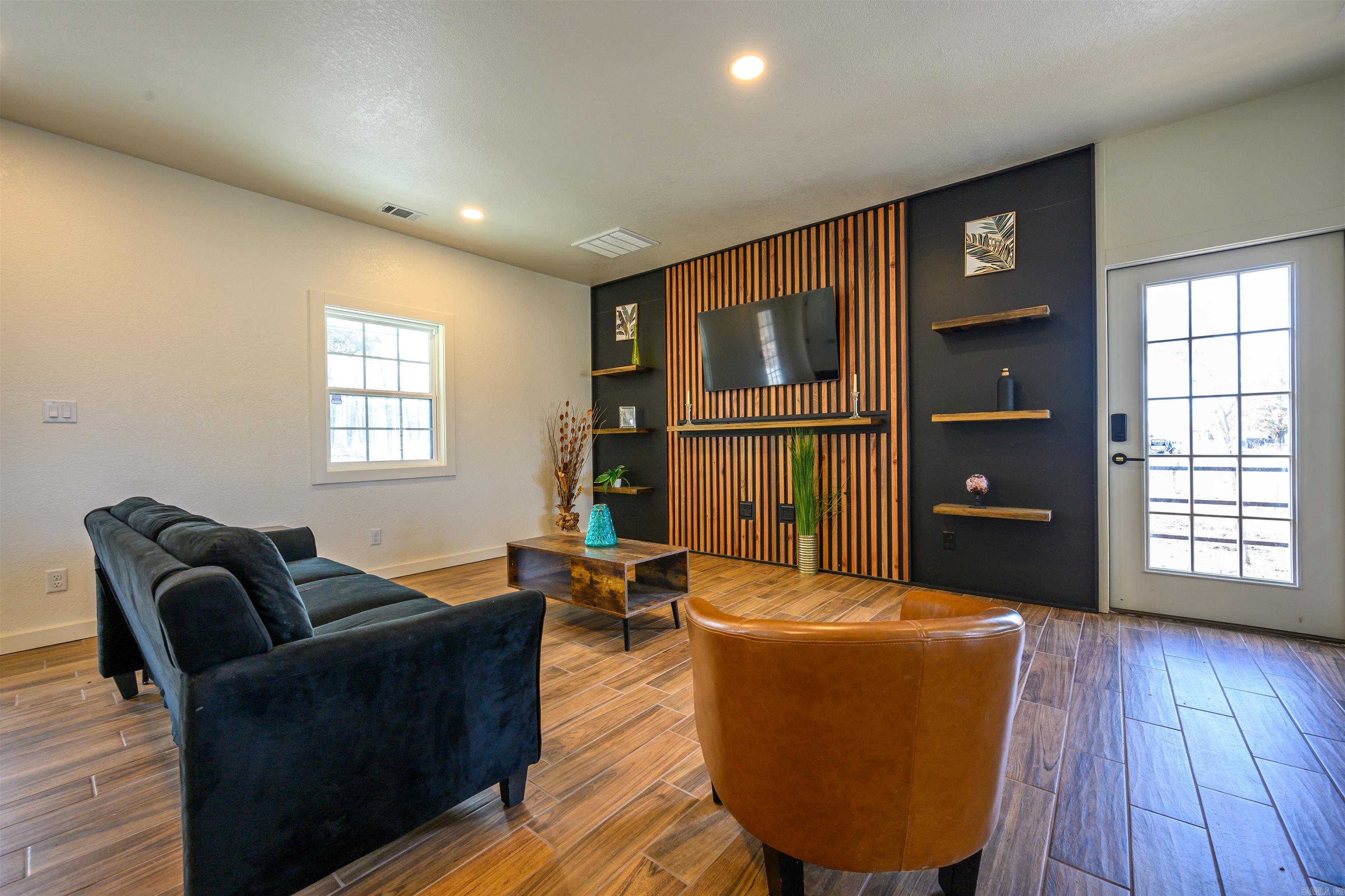 372 County Line  Locust Grove, AR