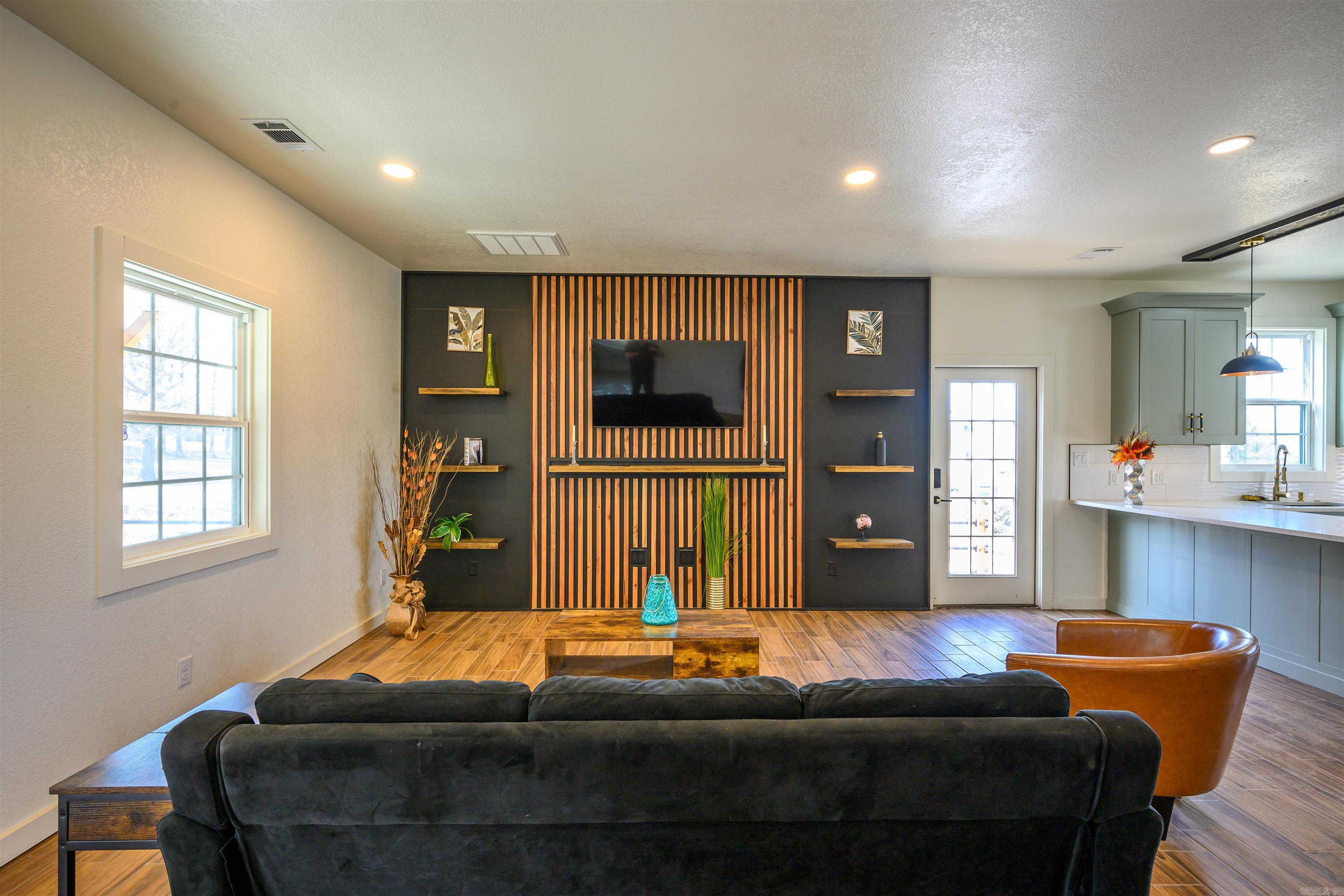 372 County Line  Locust Grove, AR