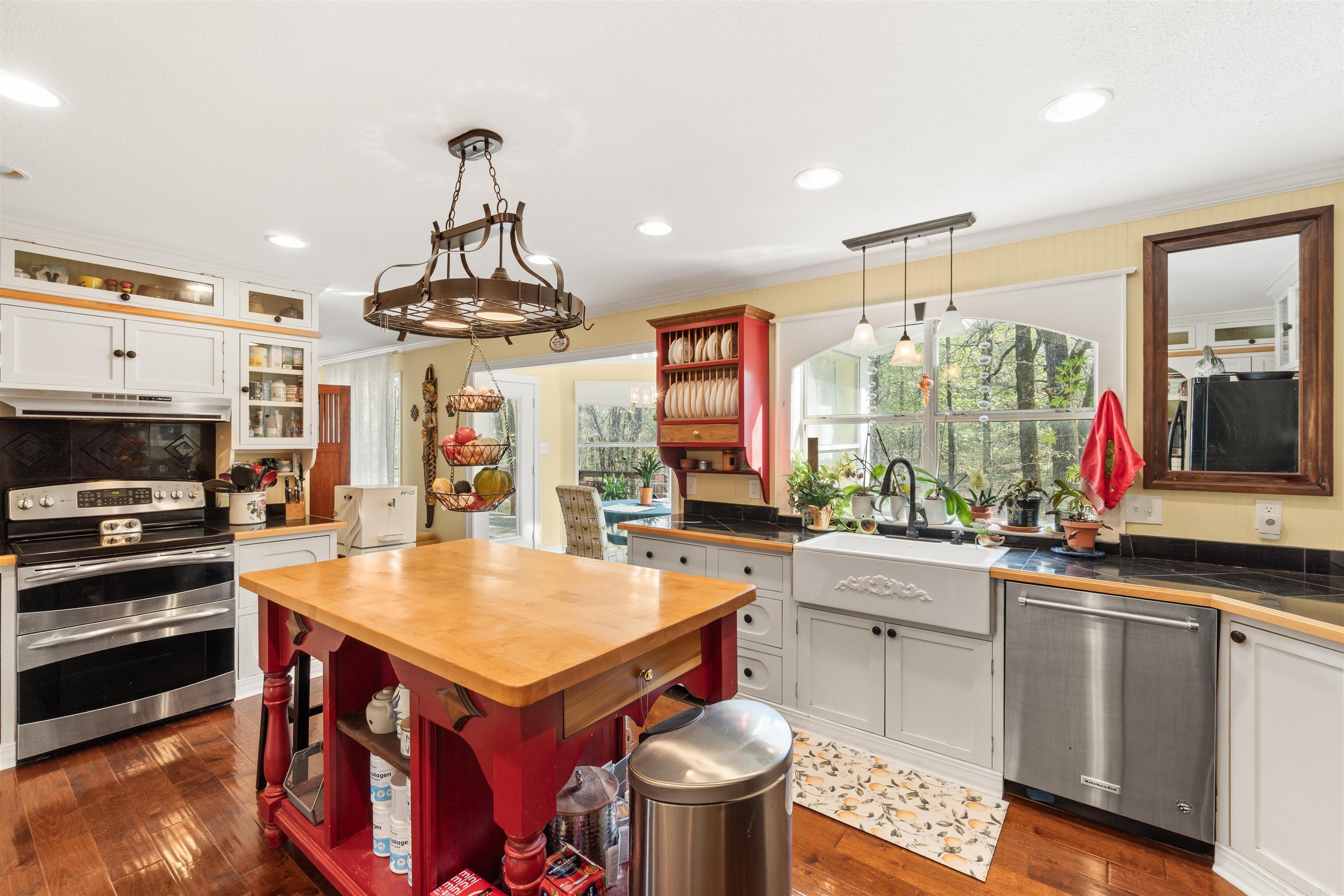 16725 Highway 300 Highway Roland, AR 72135