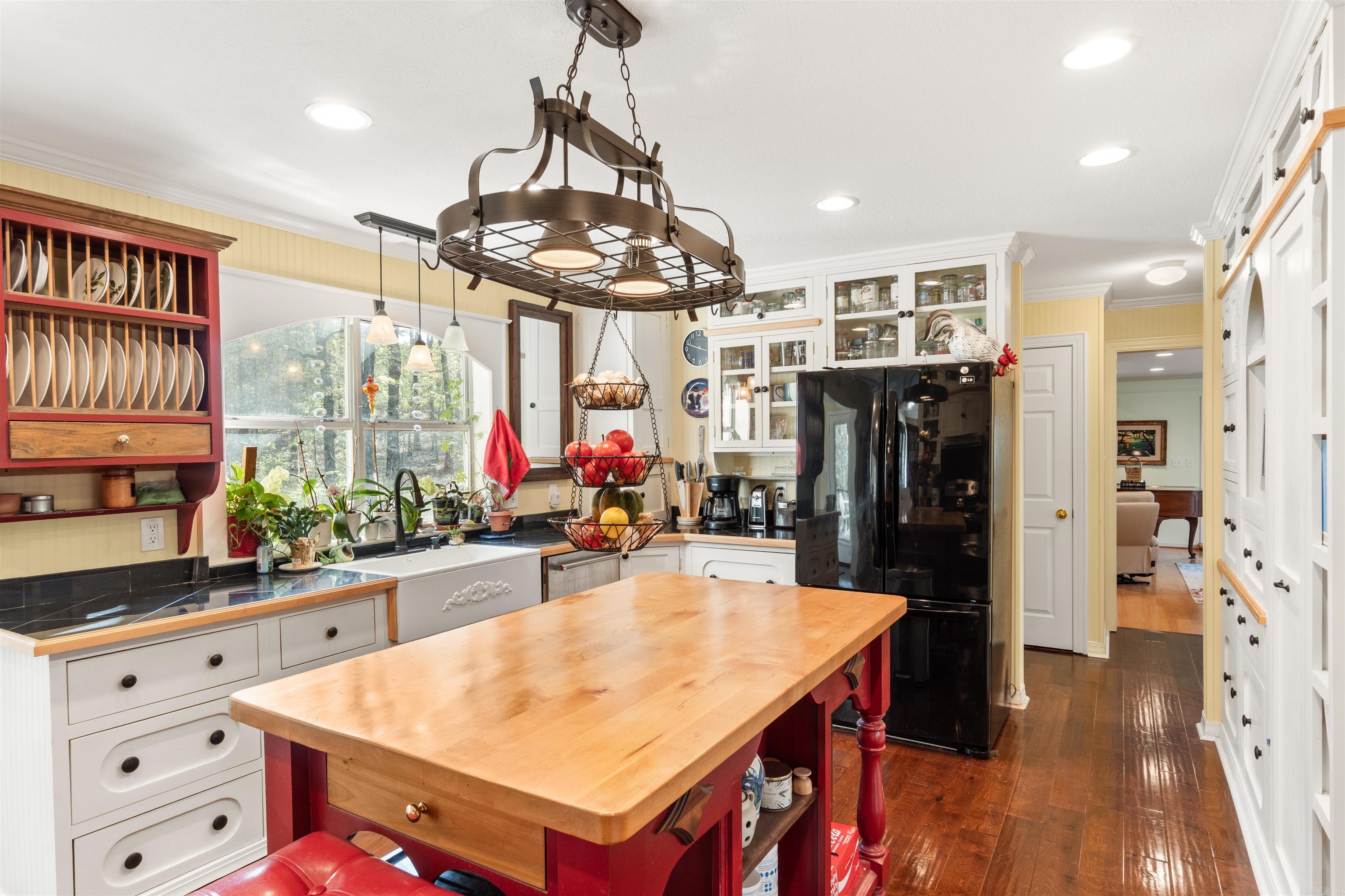 16725 Highway 300 Highway Roland, AR 72135