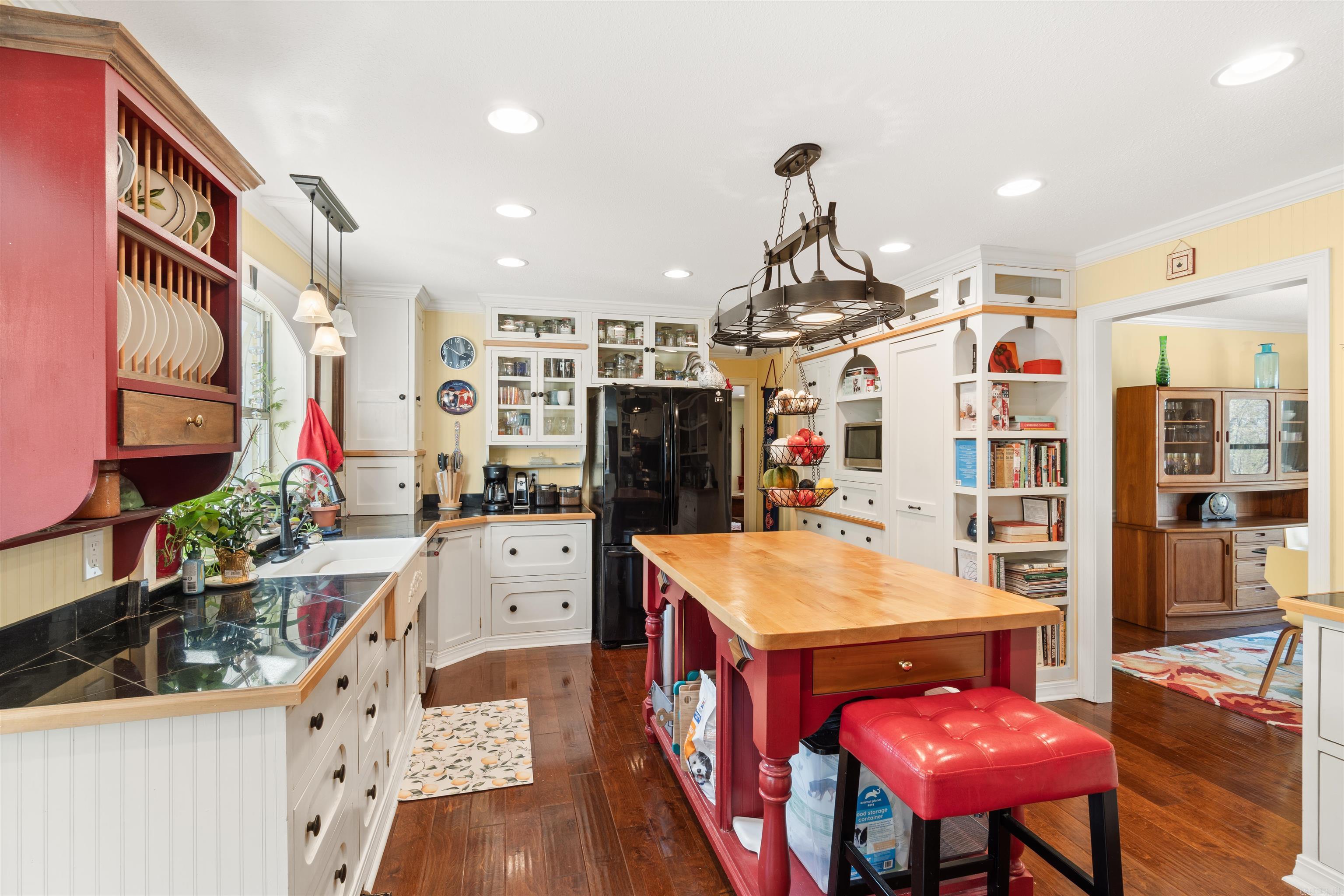 16725 Highway 300 Highway Roland, AR 72135