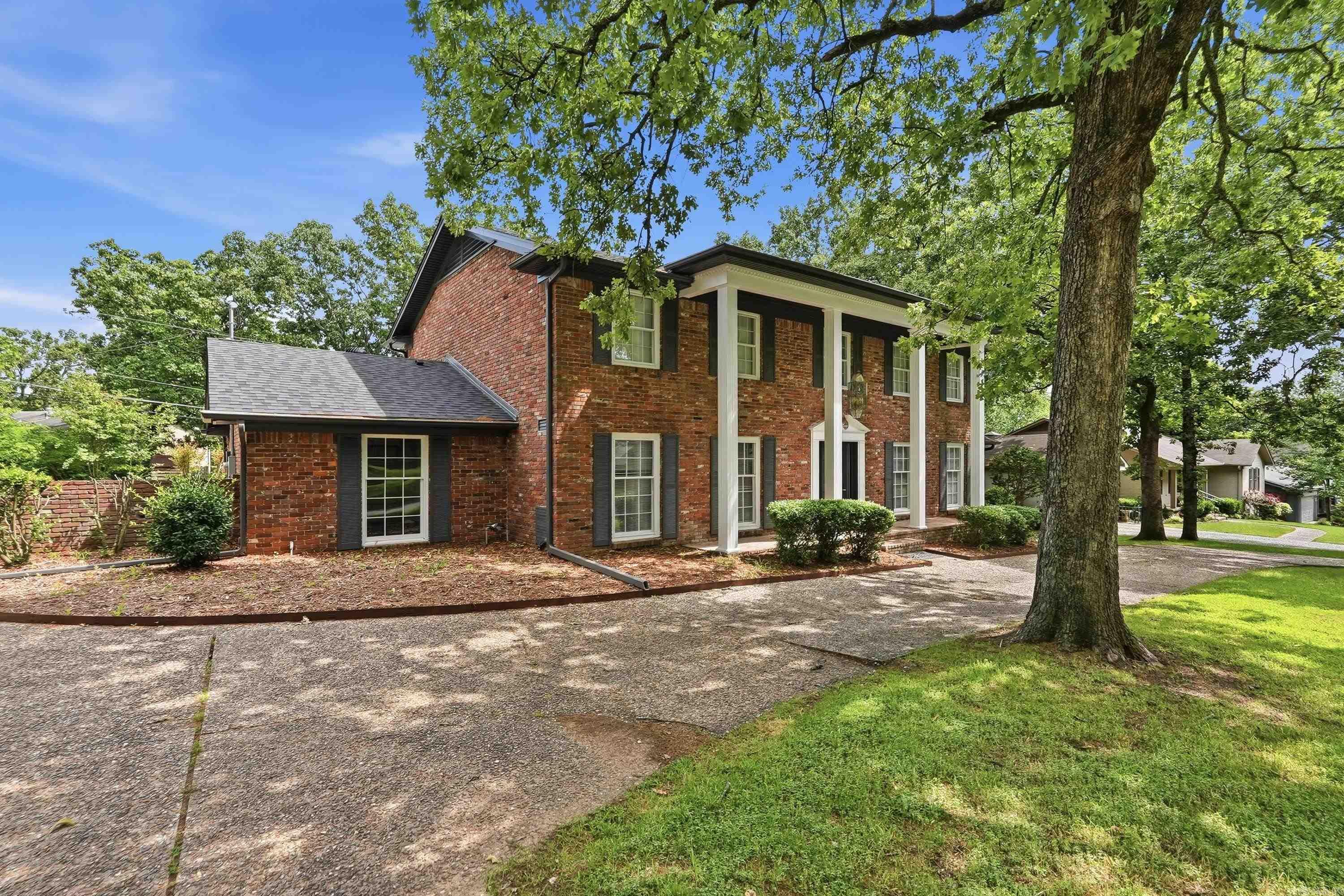 2916 Justin Matthews Dr North Little Rock, AR 72116
