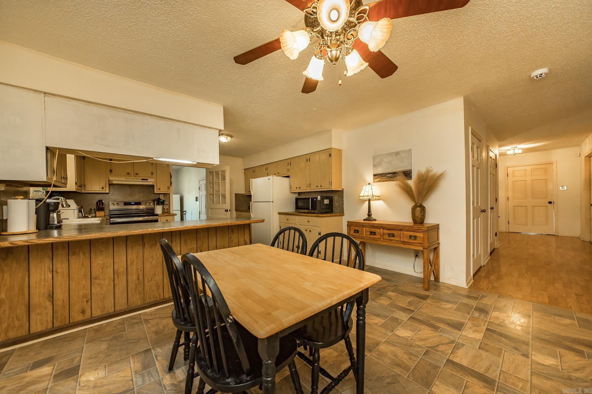 1129 W Main St  Austin, AR