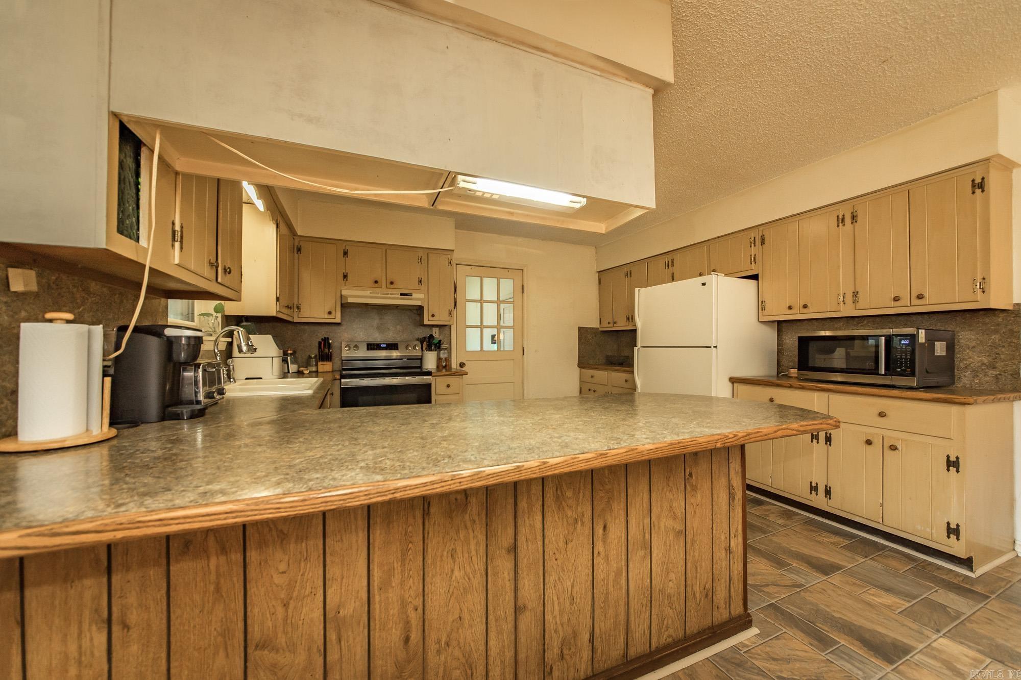 1129 W Main St  Austin, AR