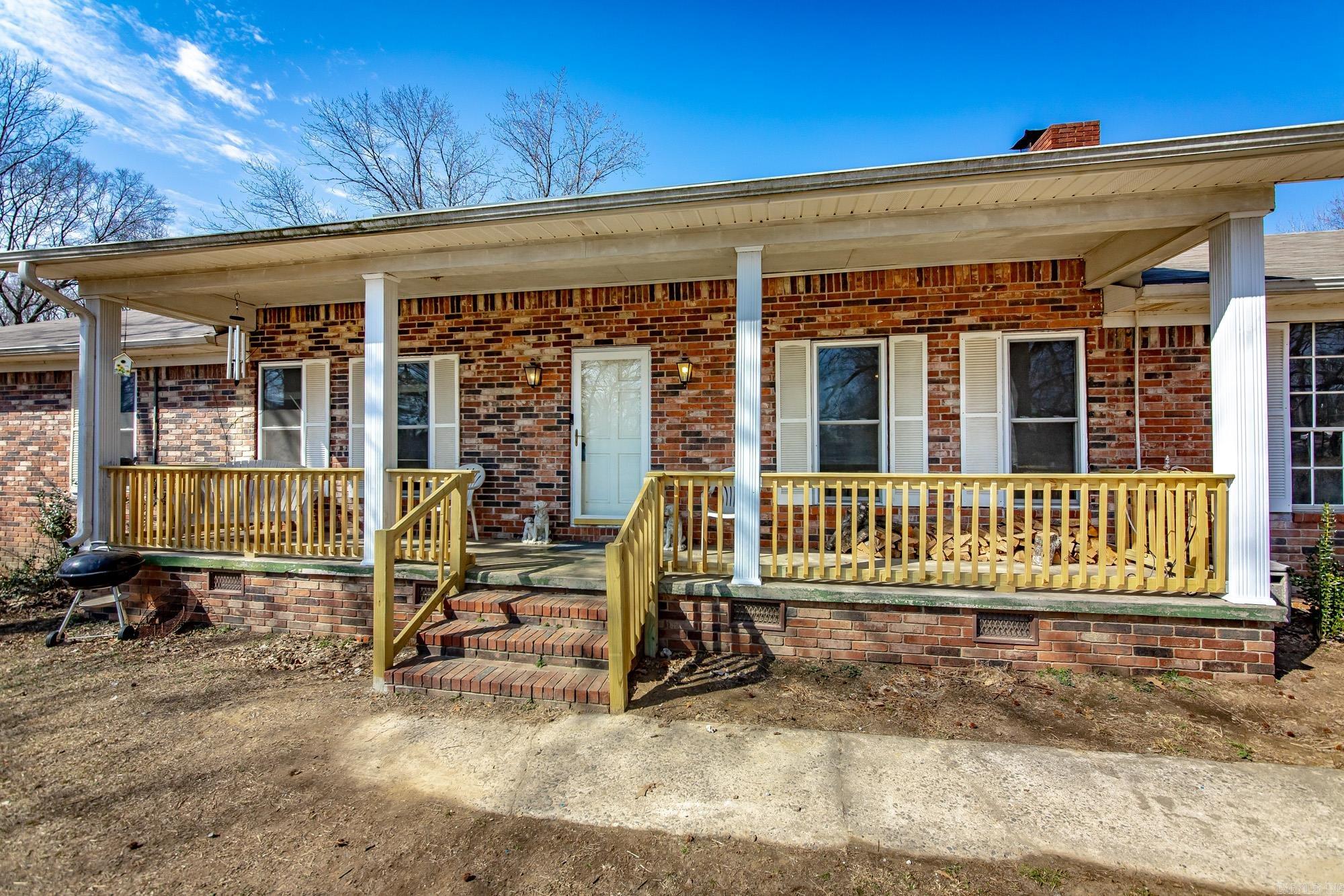 1129 W Main St  Austin, AR