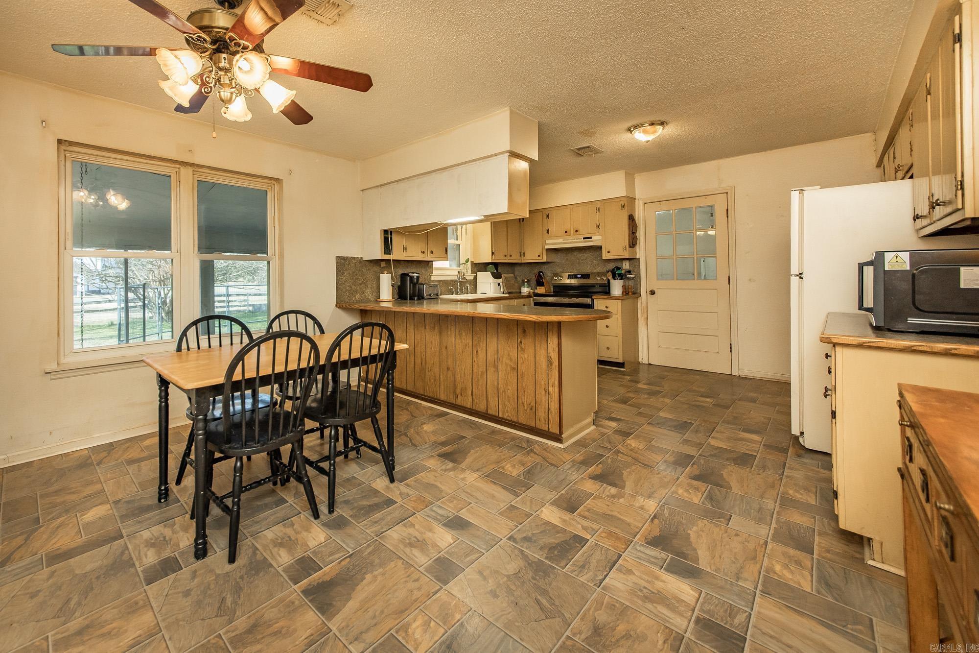 1129 W Main St  Austin, AR