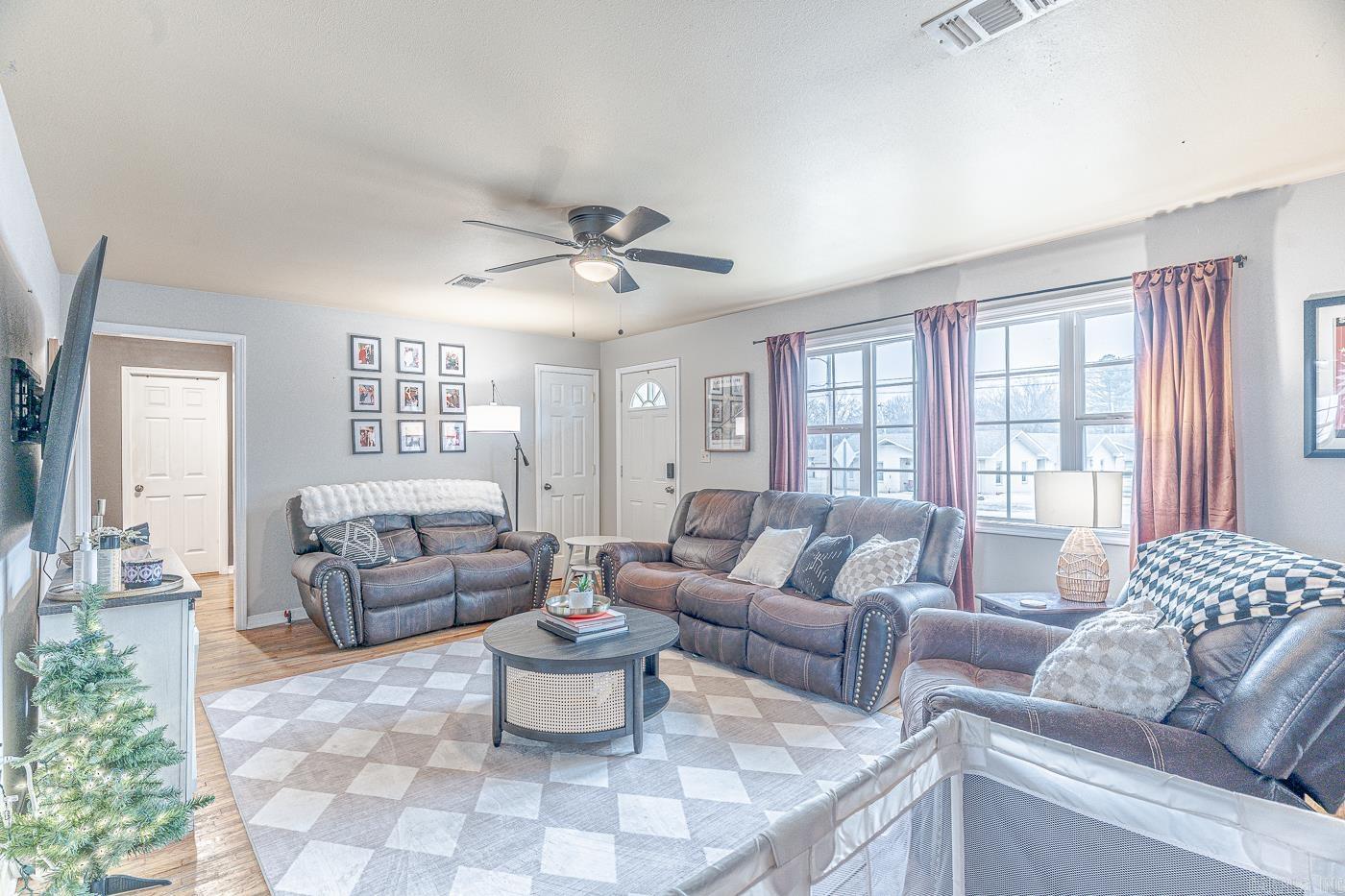 180 College  Melbourne, AR