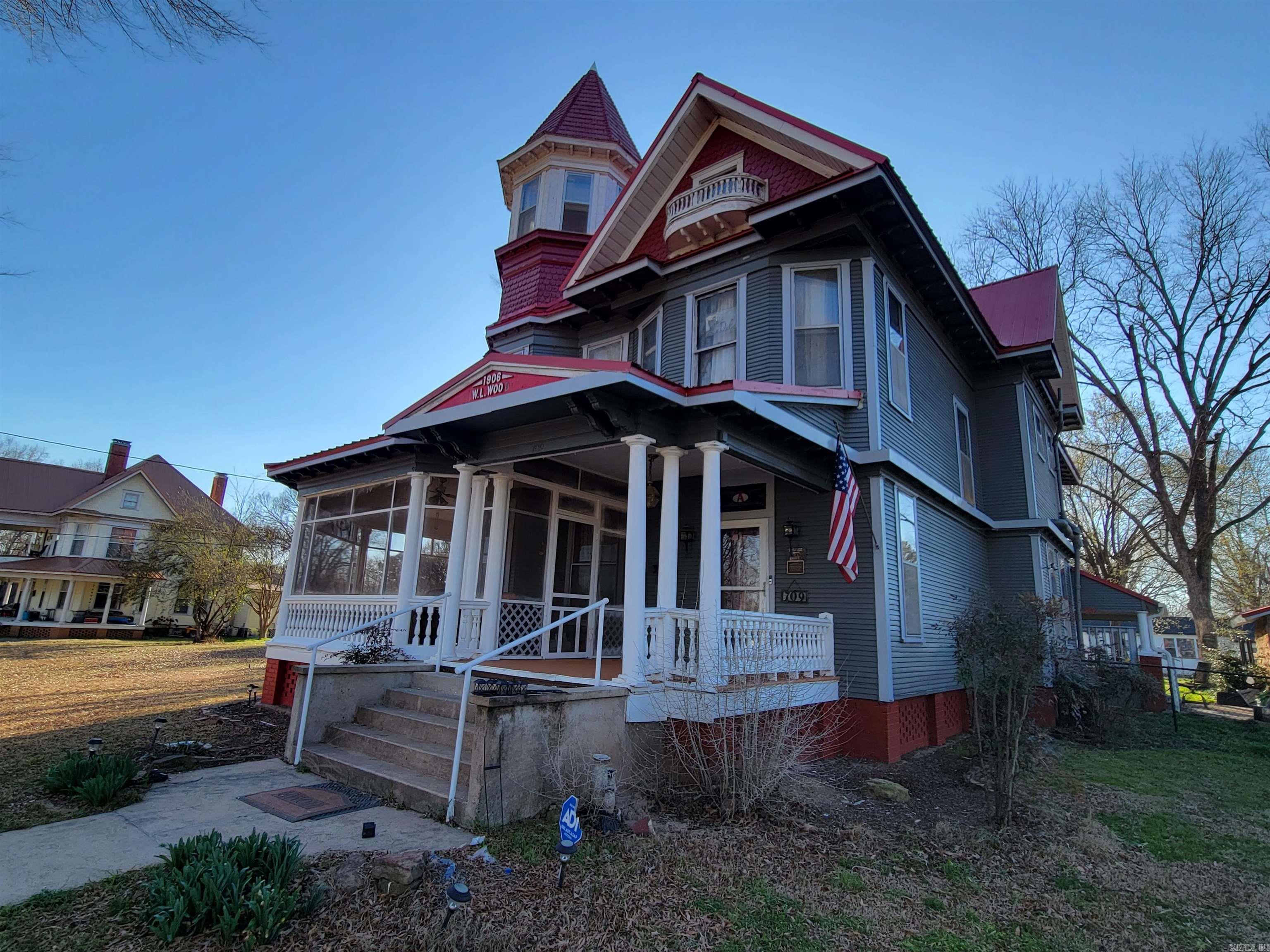 709 N Morrill  Morrilton, AR