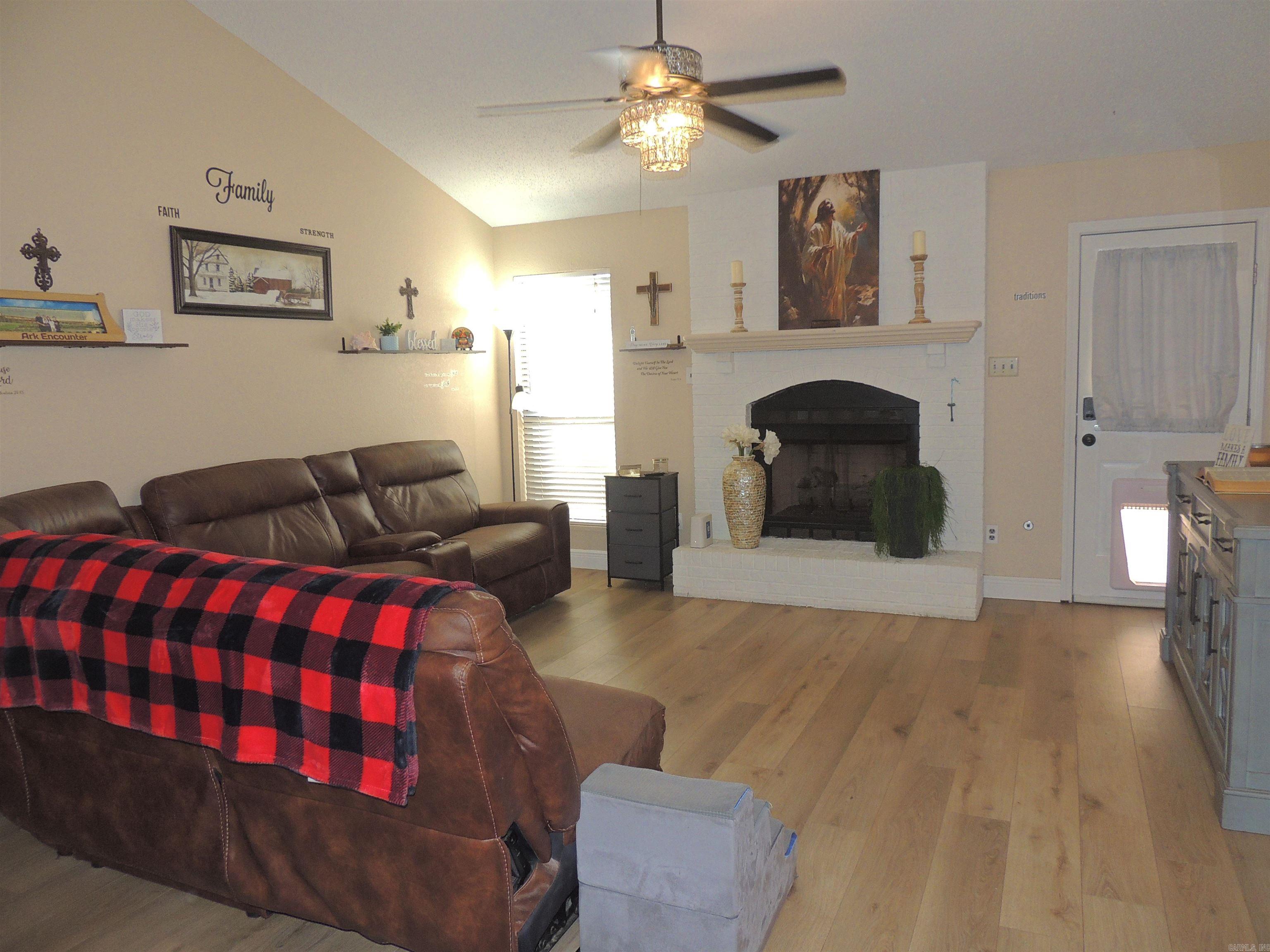 16 Red Oak Place  Maumelle, AR