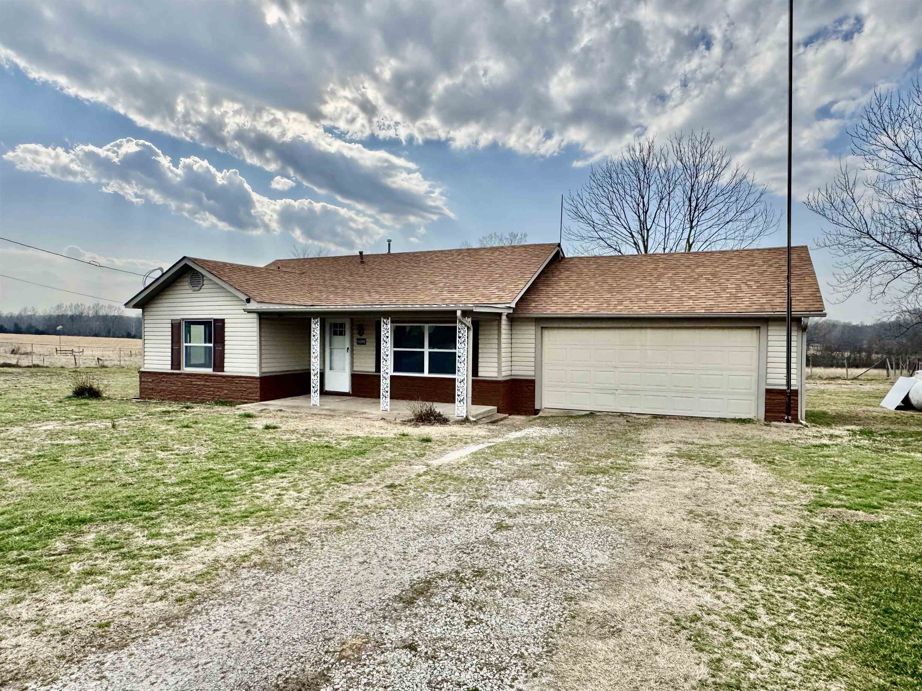 1699 AR 69B Hwy  Melbourne, AR