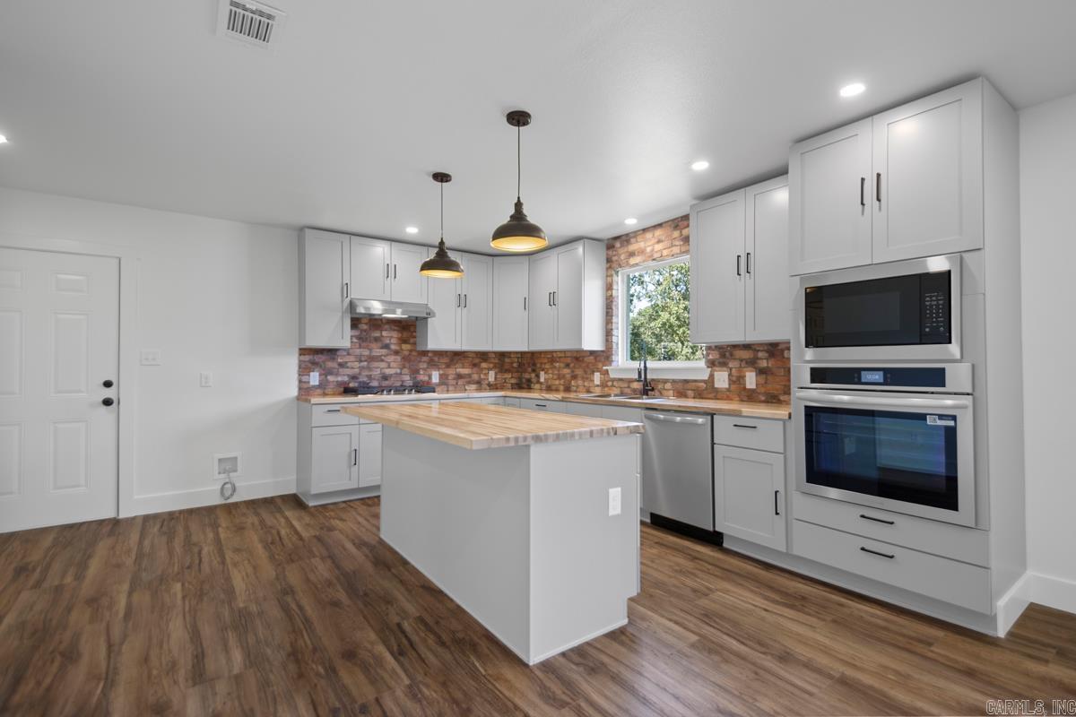 616 E Woodruff  Sherwood, AR