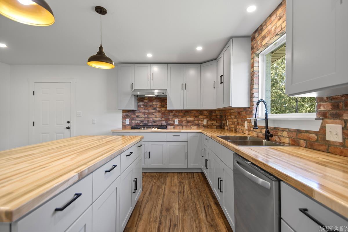 616 E Woodruff  Sherwood, AR