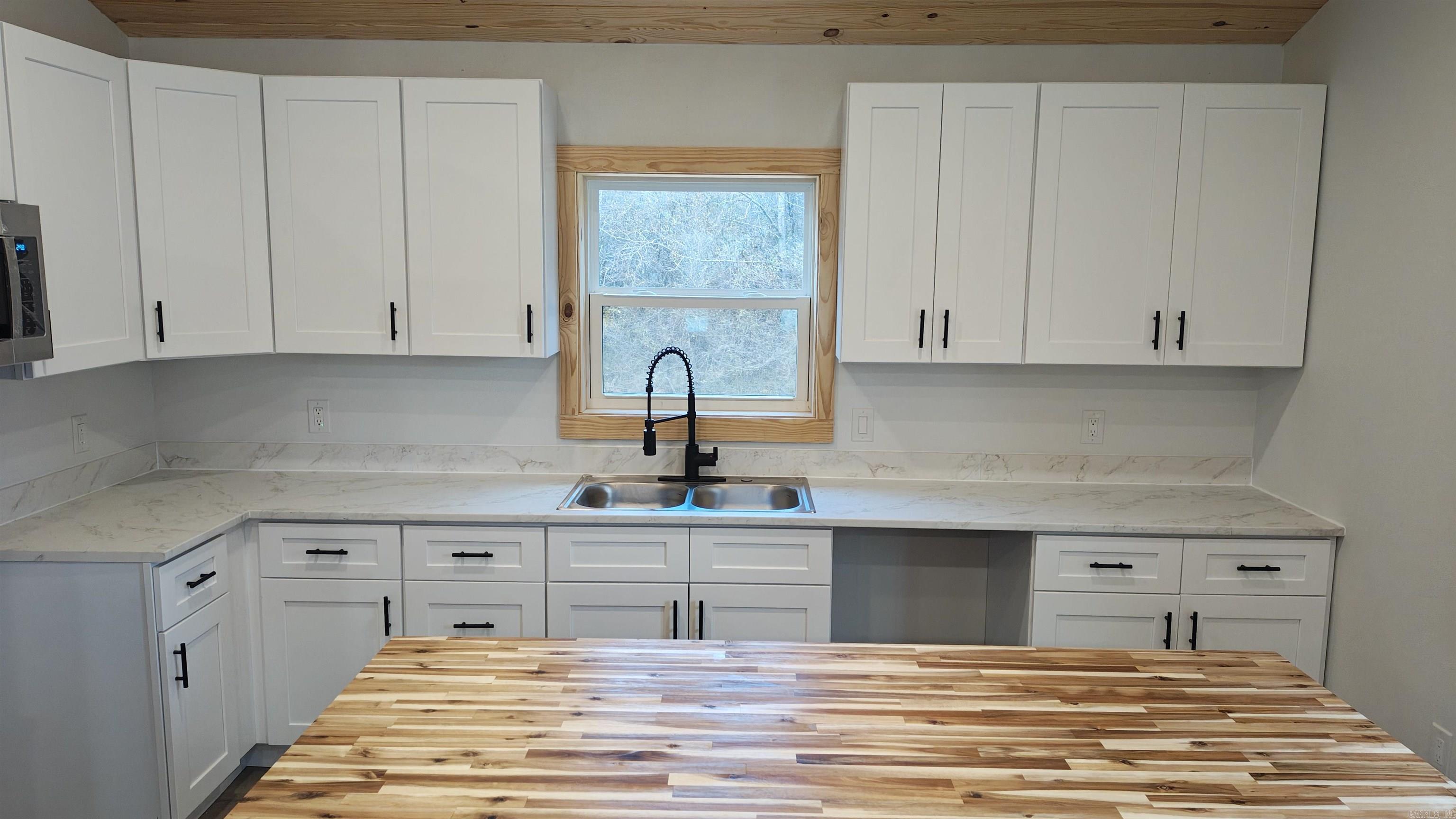 600 Frances Cove  Mountain View, AR