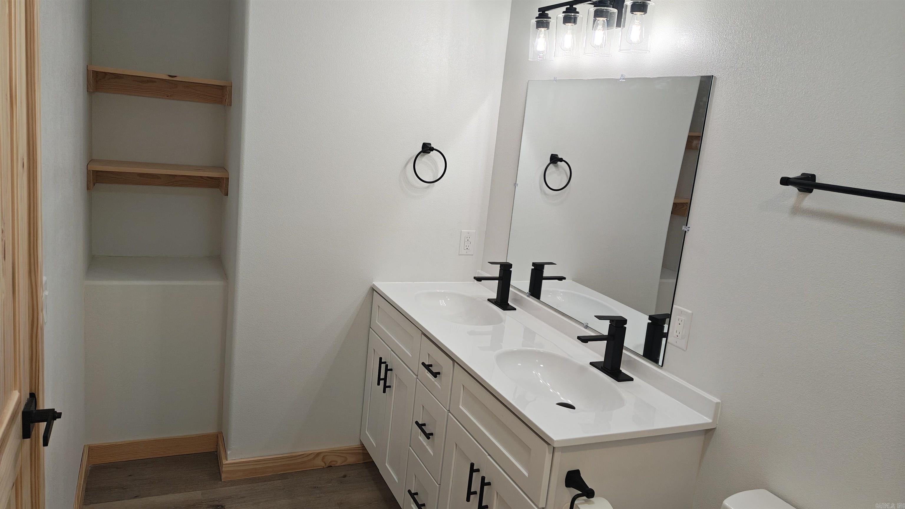 600 Frances Cove  Mountain View, AR