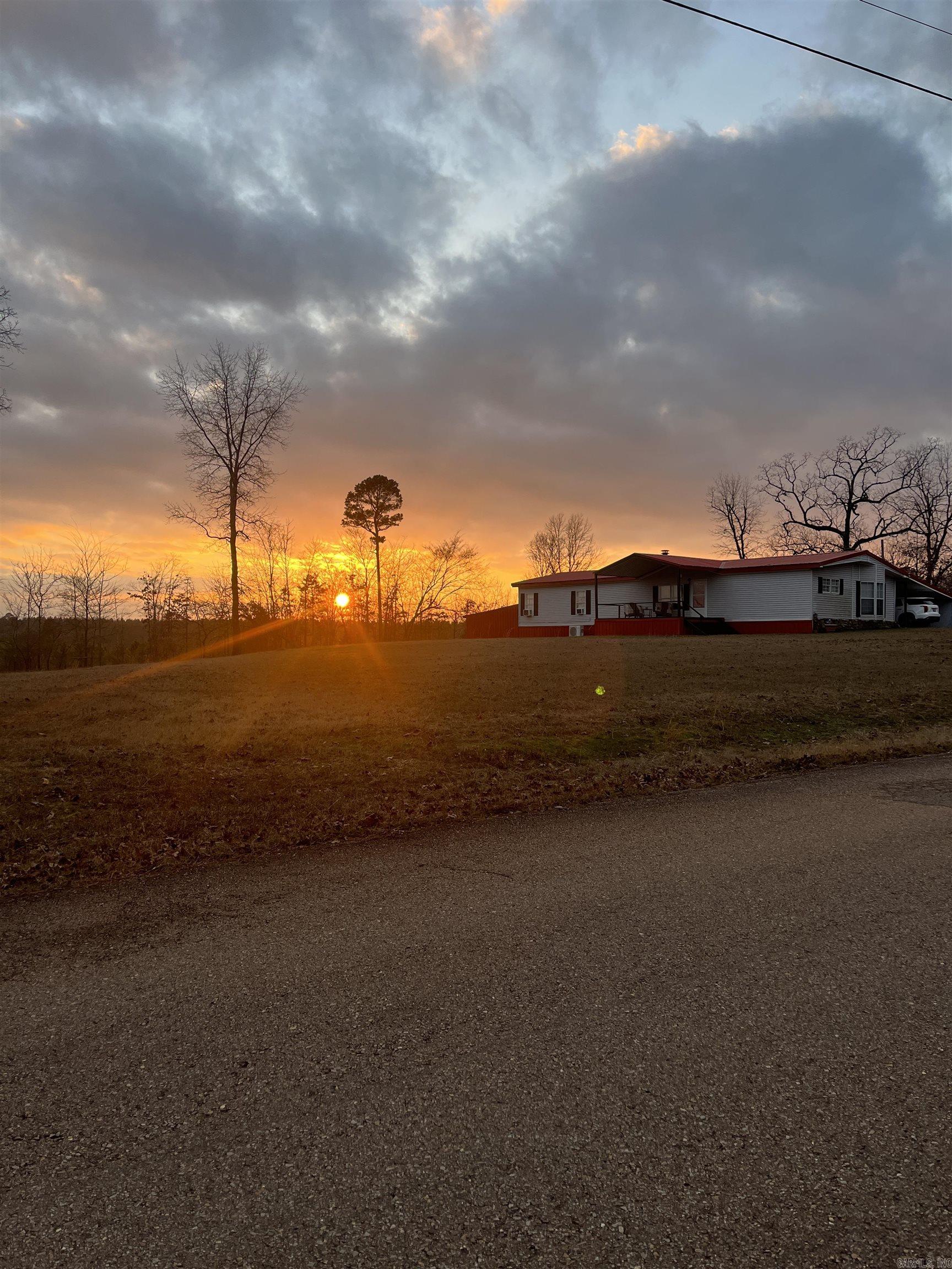 373 Beacon Hill Road Murfreesboro, AR 71958