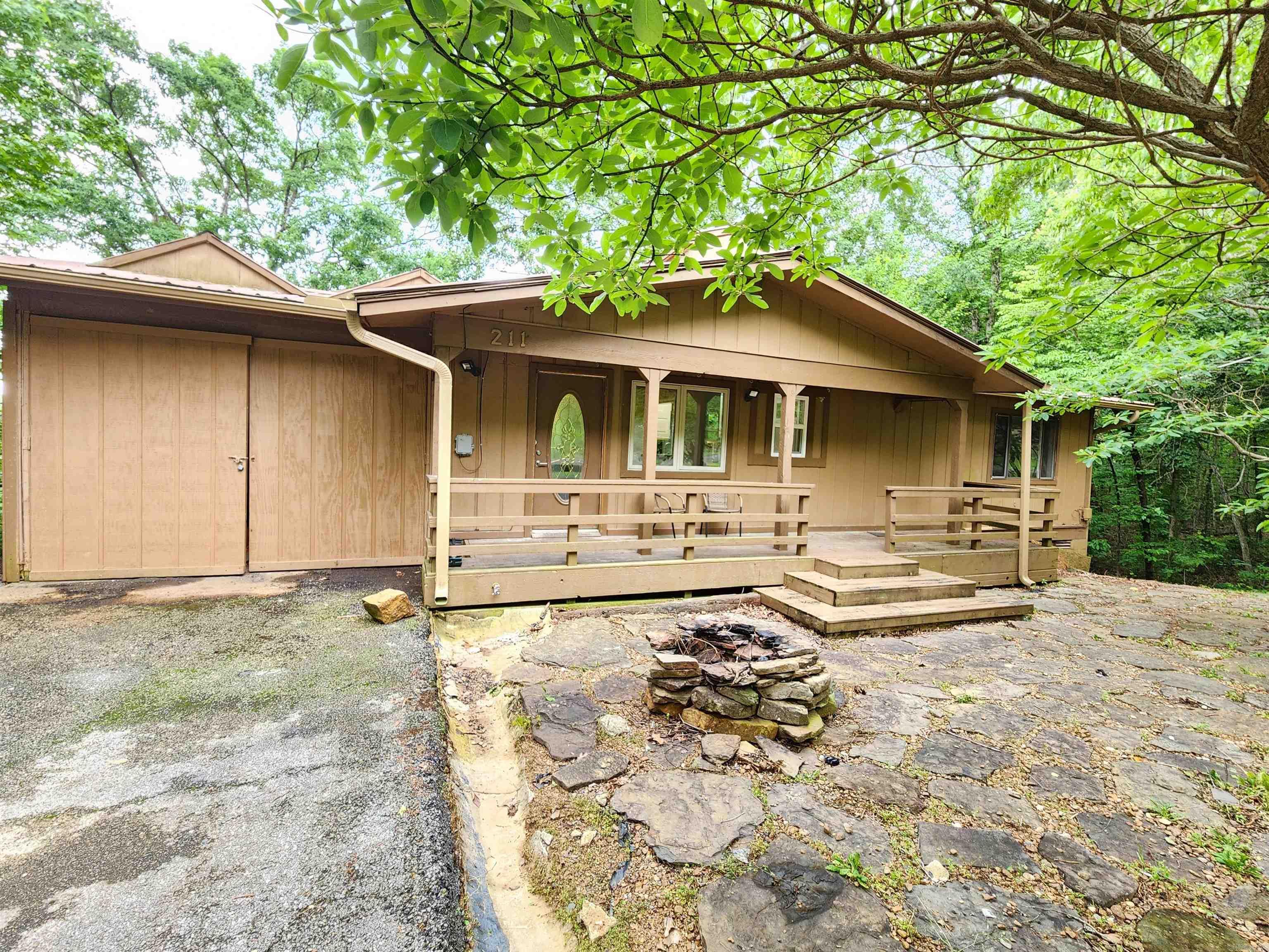 211 Burnt Rock Falls  Fairfield Bay, AR