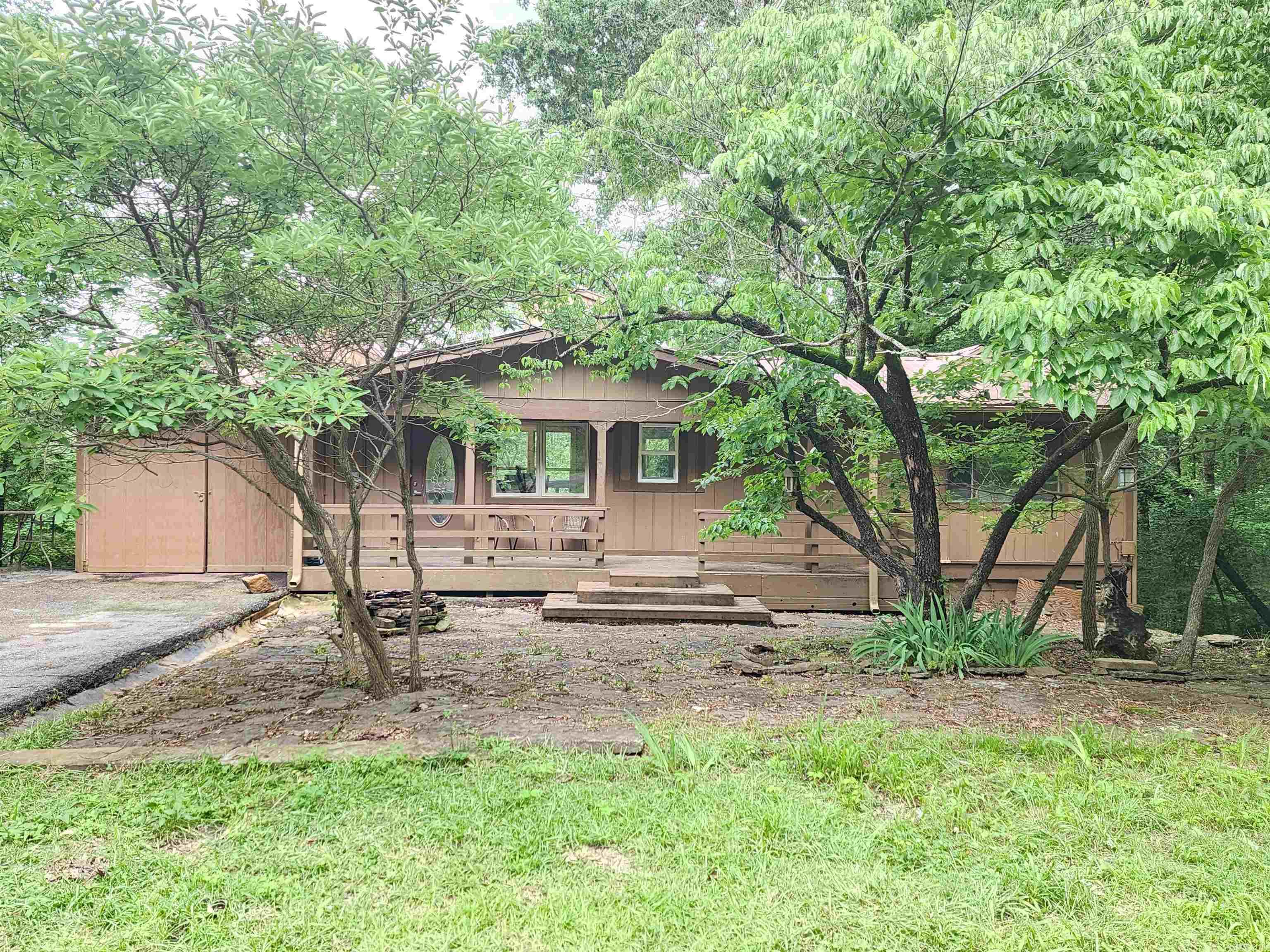 211 Burnt Rock Falls  Fairfield Bay, AR