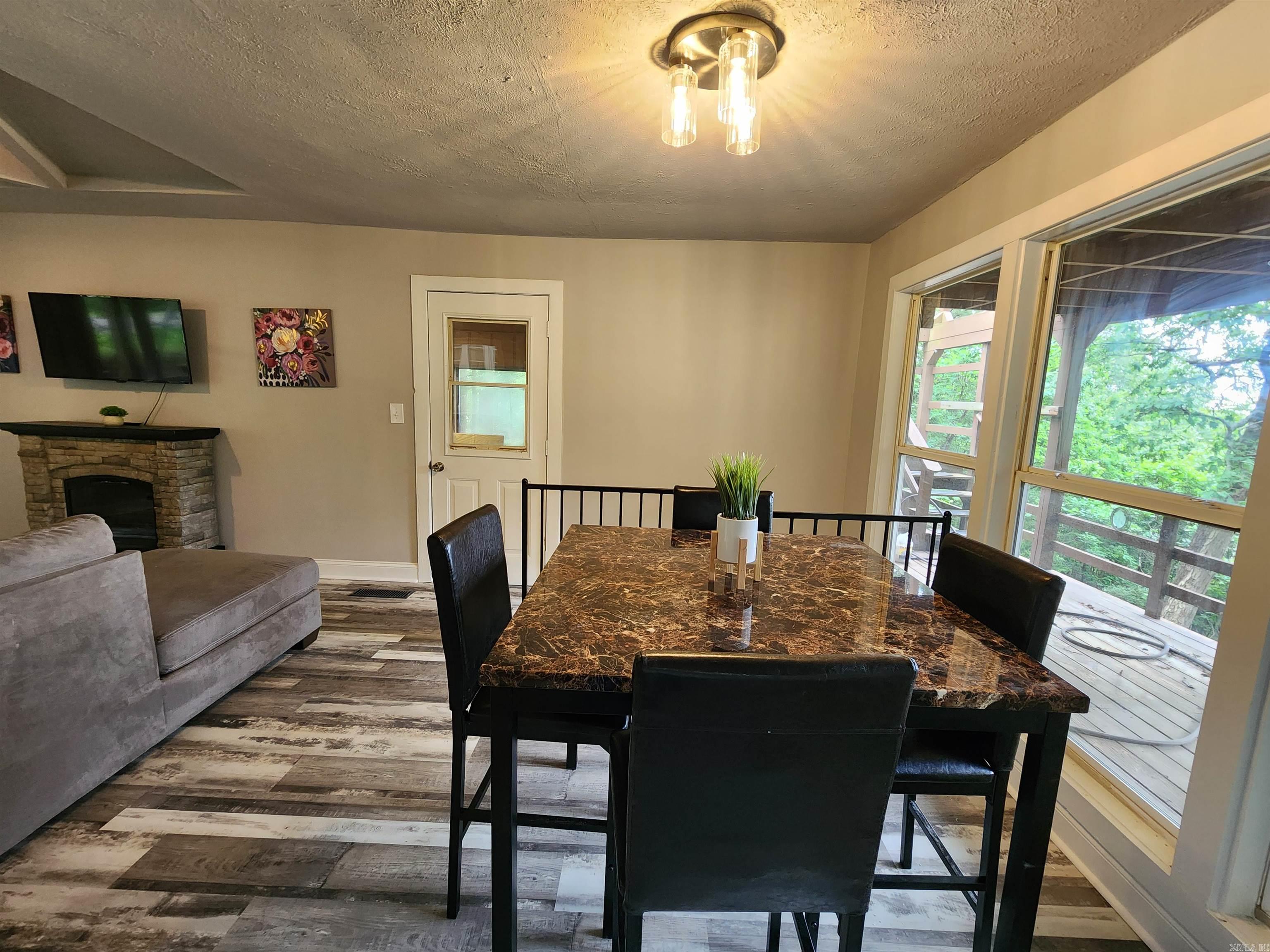 211 Burnt Rock Falls  Fairfield Bay, AR