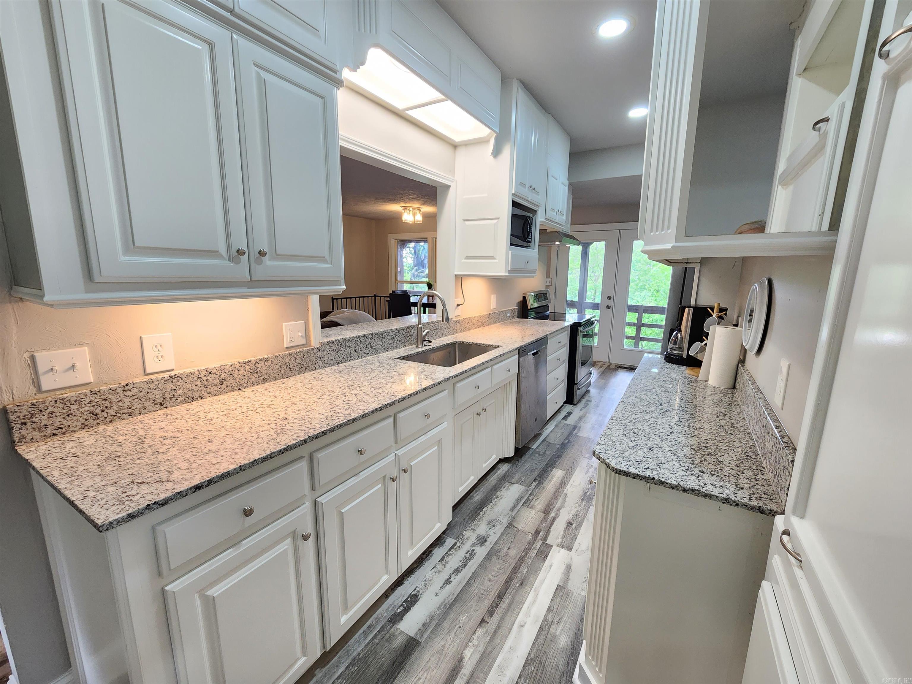 211 Burnt Rock Falls  Fairfield Bay, AR