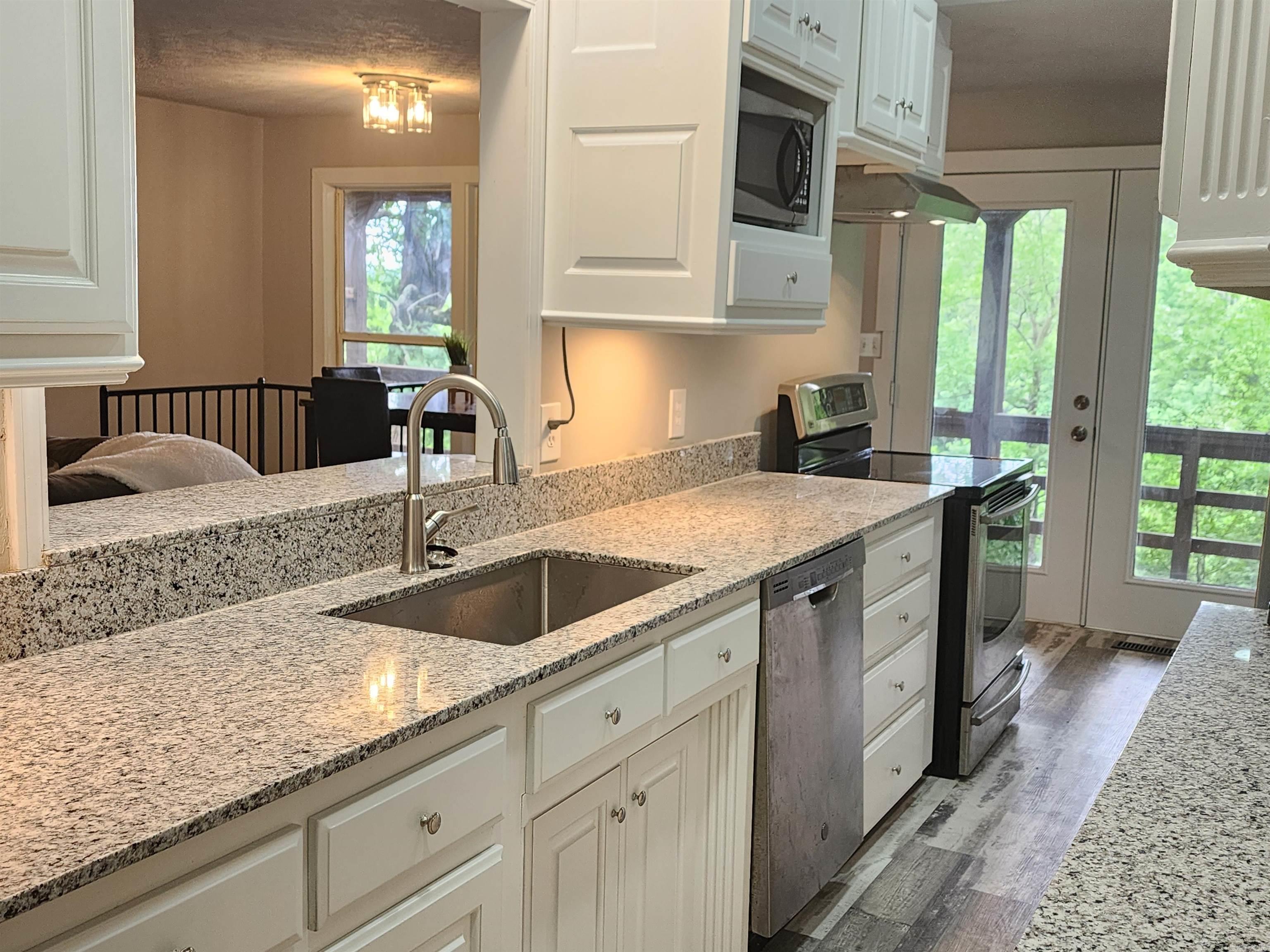 211 Burnt Rock Falls  Fairfield Bay, AR