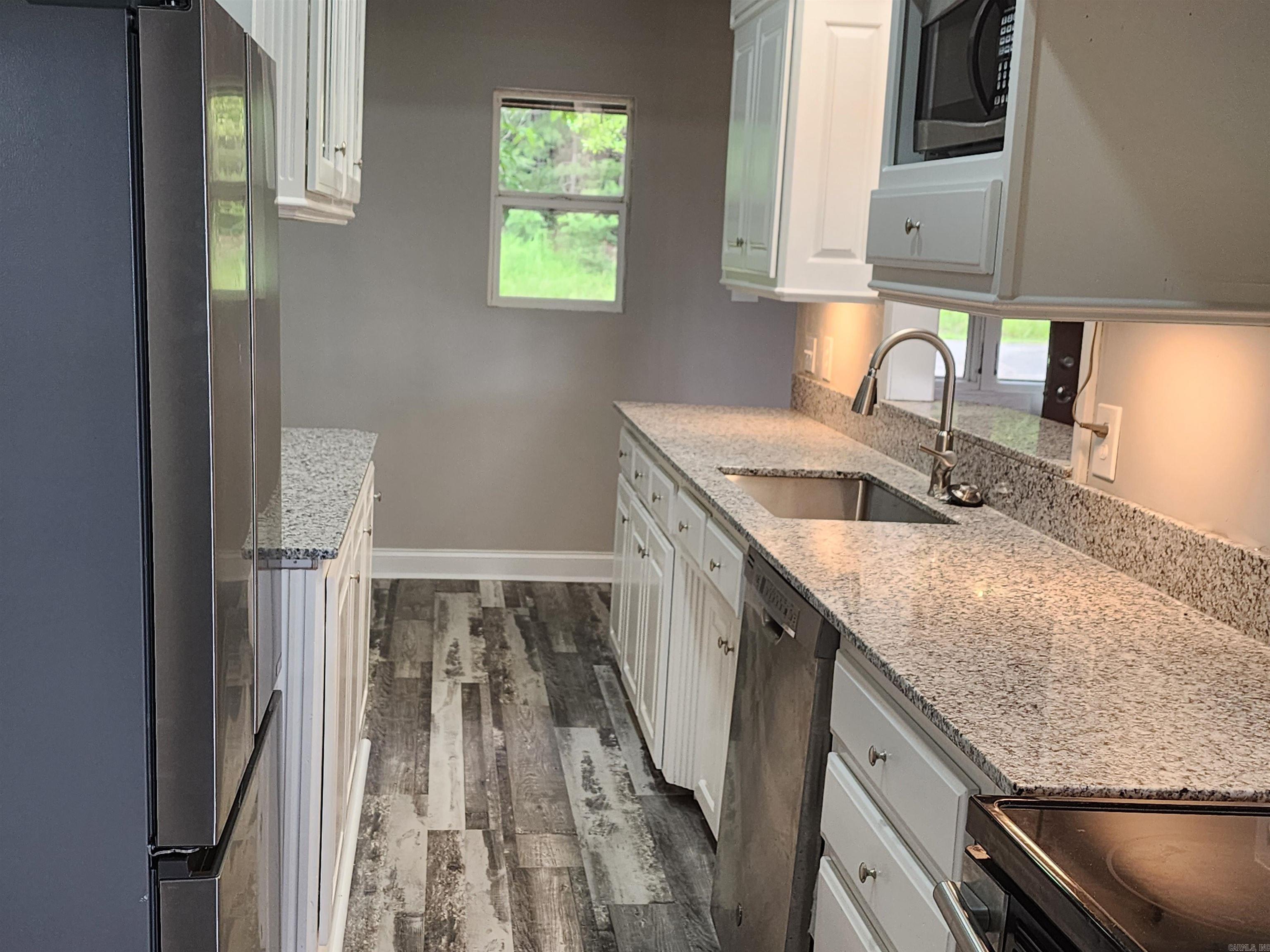 211 Burnt Rock Falls  Fairfield Bay, AR