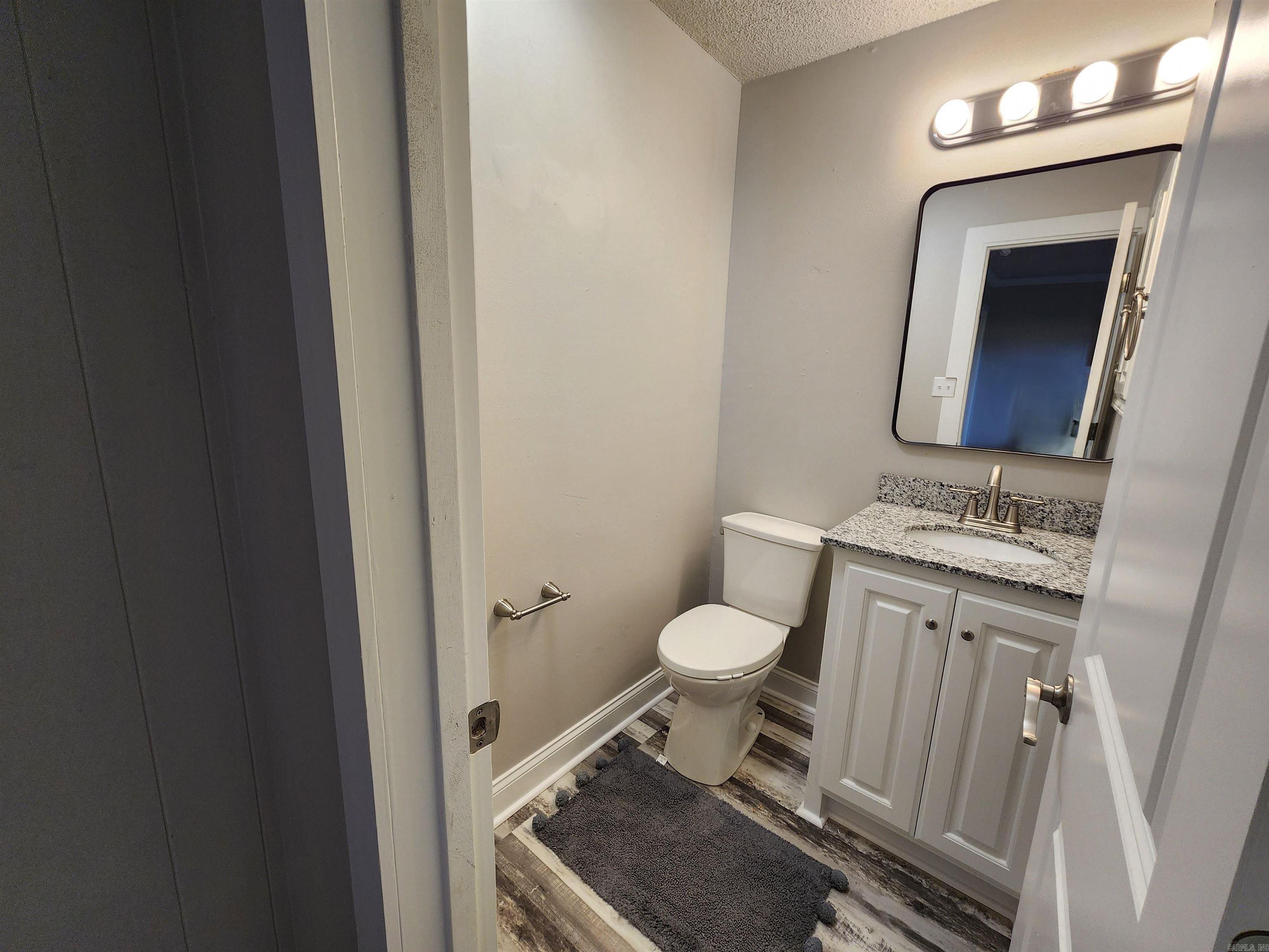 211 Burnt Rock Falls  Fairfield Bay, AR