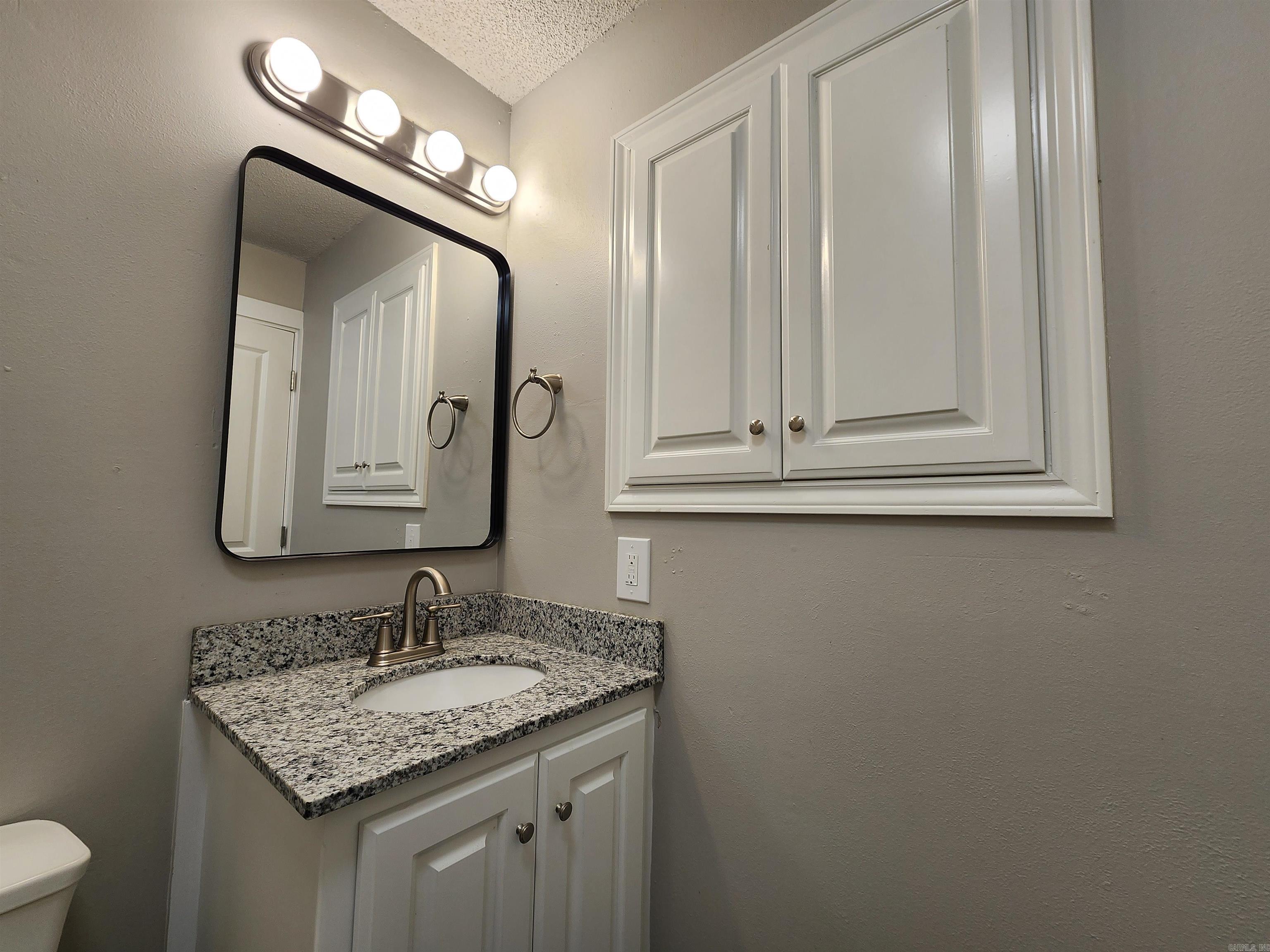 211 Burnt Rock Falls  Fairfield Bay, AR