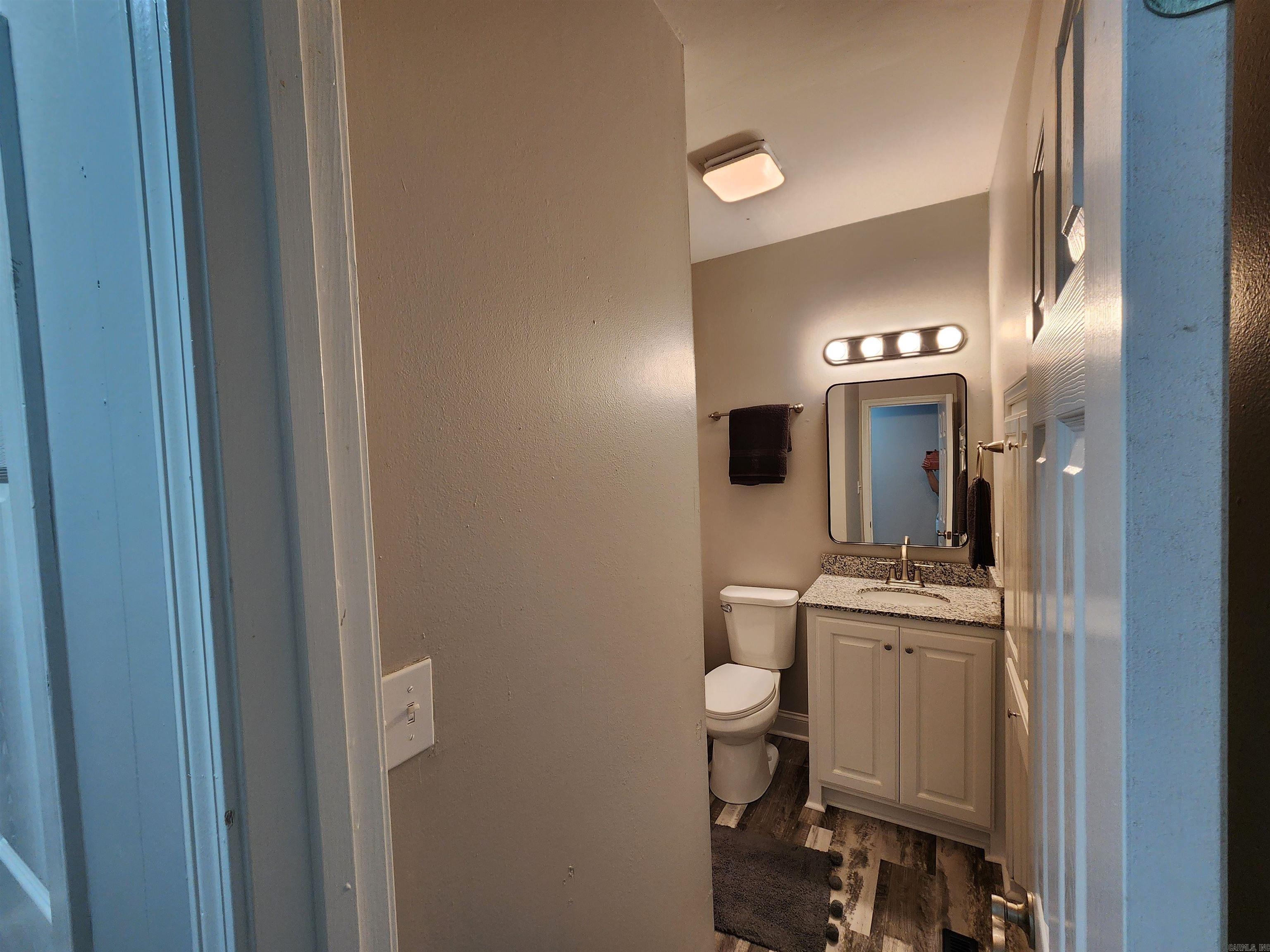 211 Burnt Rock Falls  Fairfield Bay, AR