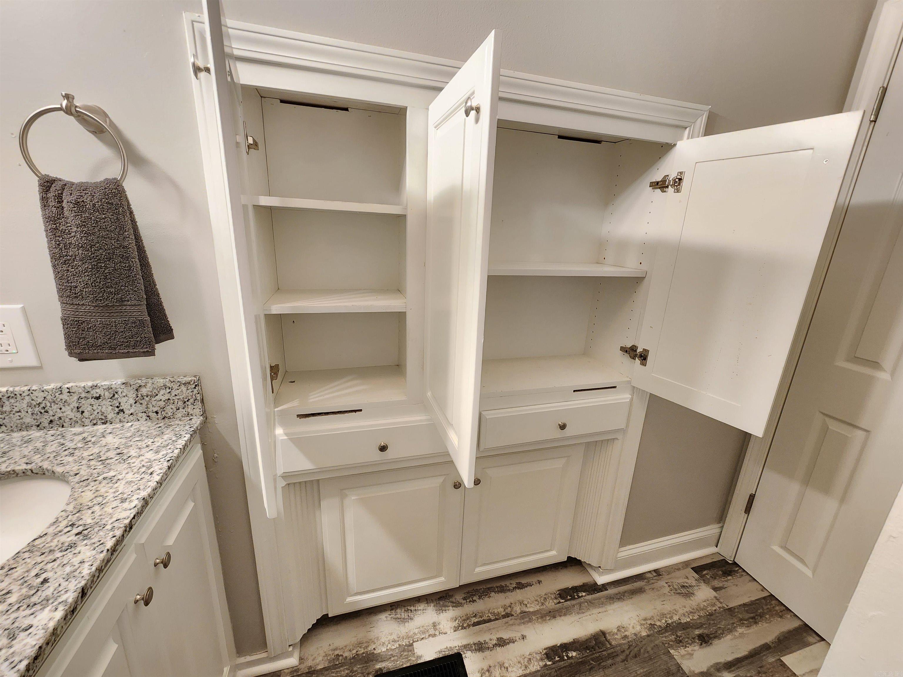 211 Burnt Rock Falls  Fairfield Bay, AR