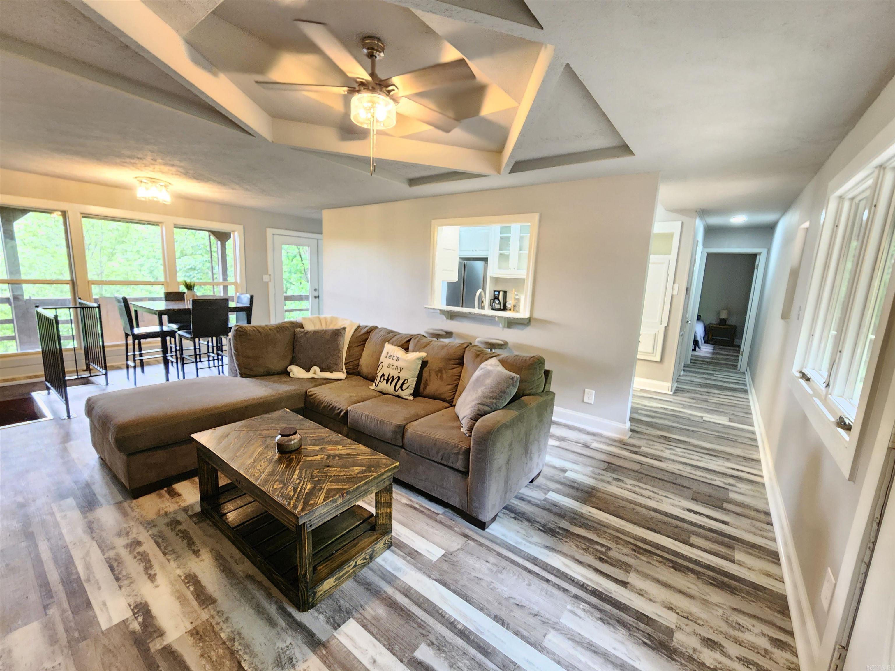 211 Burnt Rock Falls  Fairfield Bay, AR