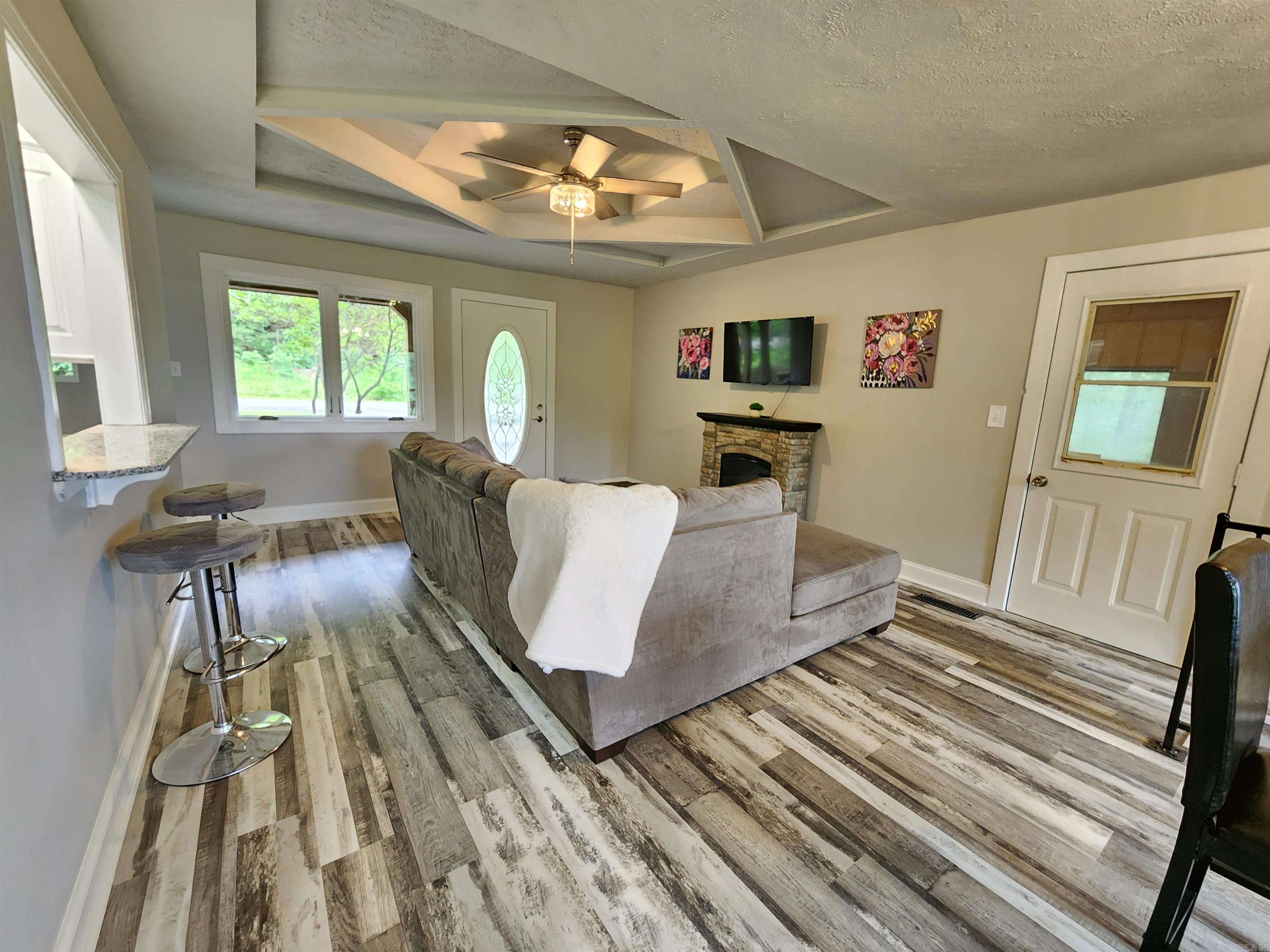 211 Burnt Rock Falls  Fairfield Bay, AR