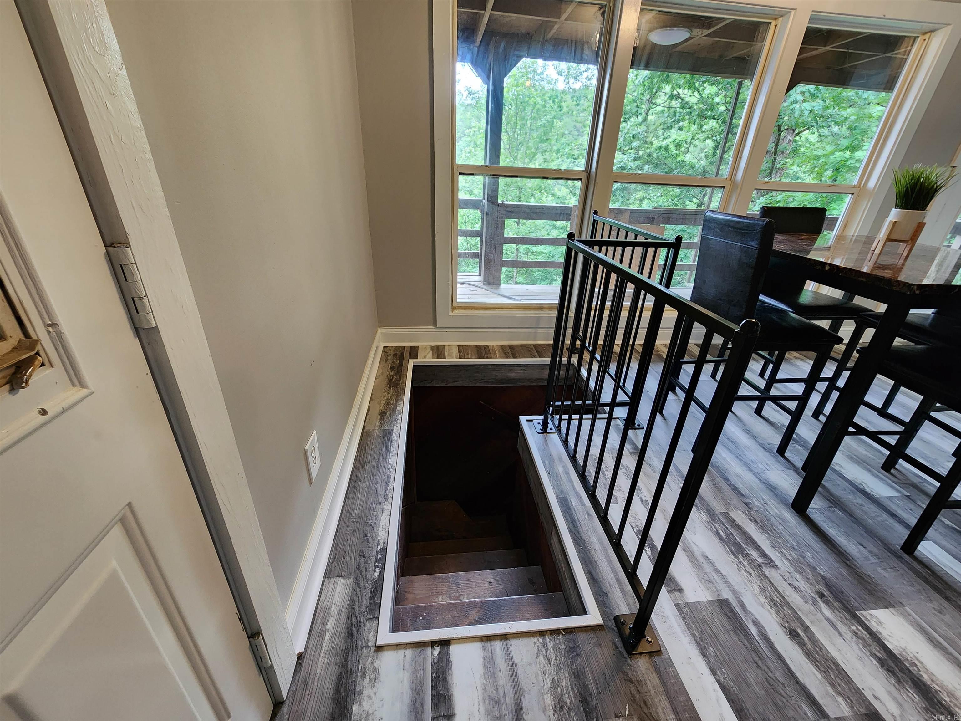 211 Burnt Rock Falls  Fairfield Bay, AR