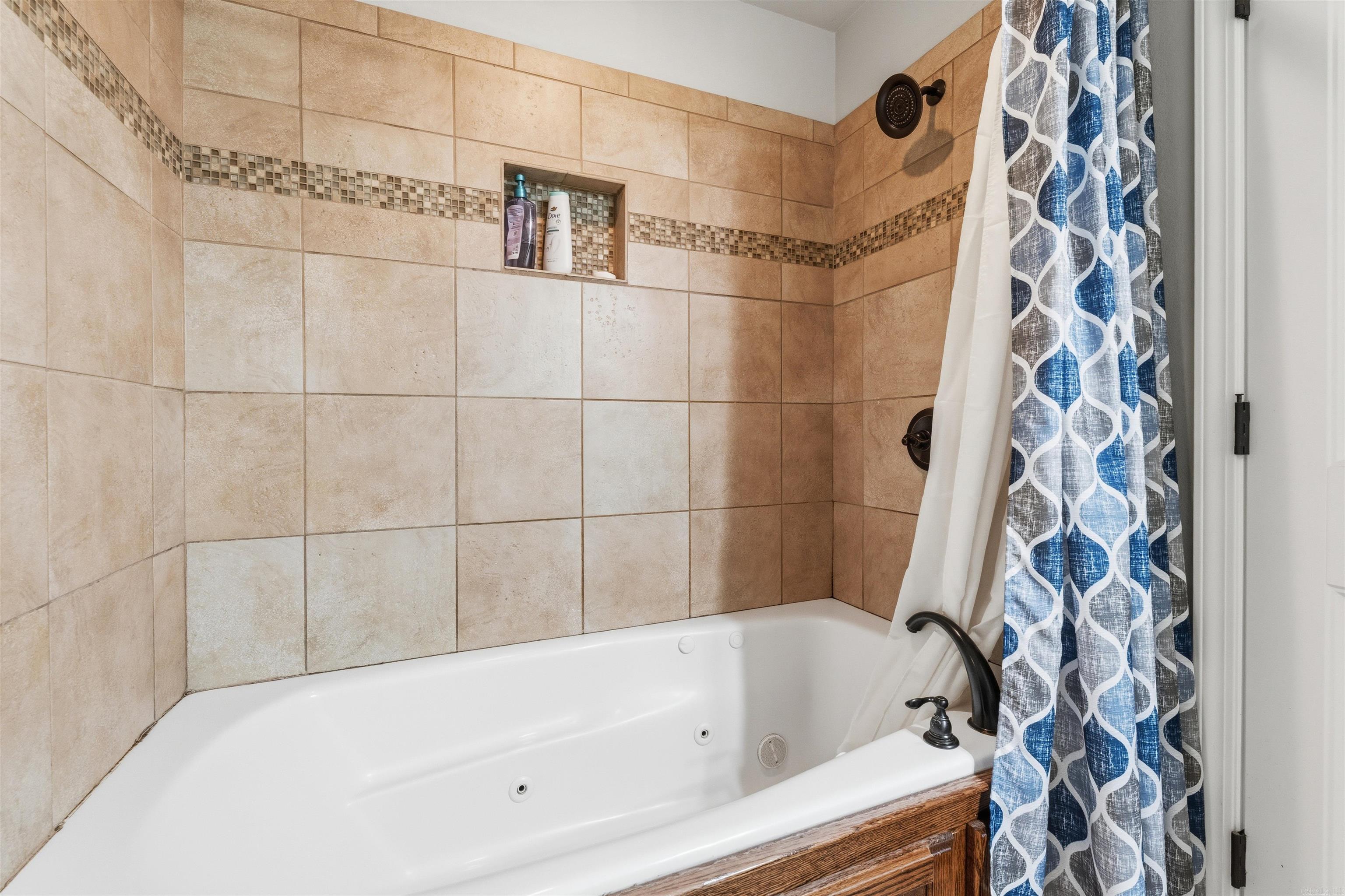 5502 Glenn Cove Bryant, AR 72022