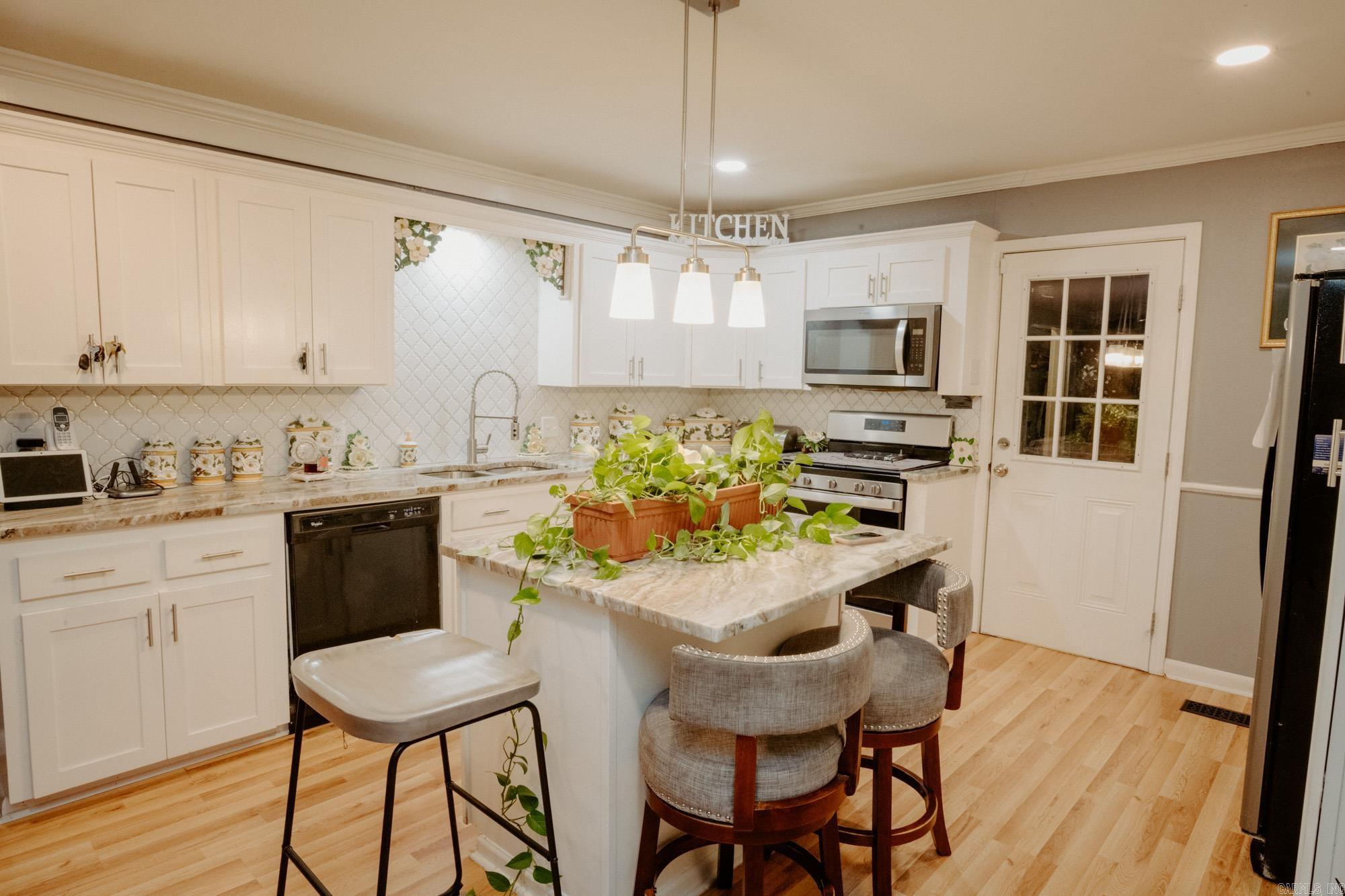 1512 Chris  Benton, AR