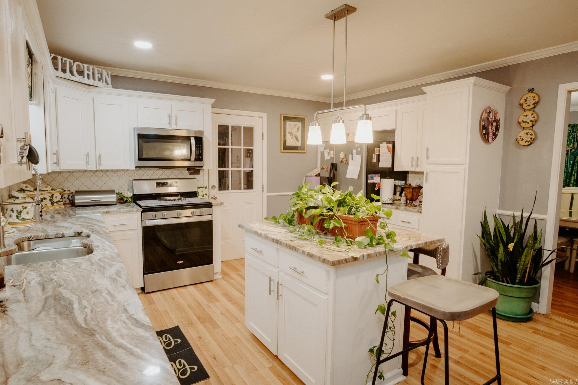 1512 Chris  Benton, AR