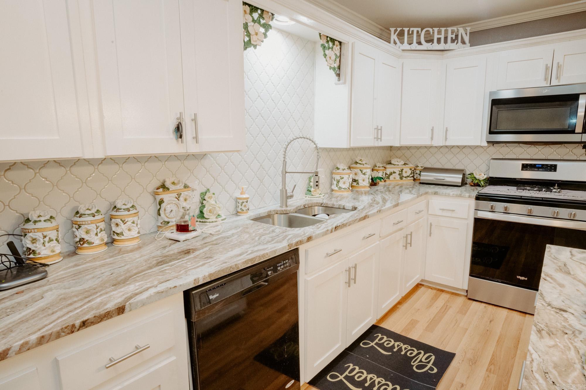 1512 Chris  Benton, AR