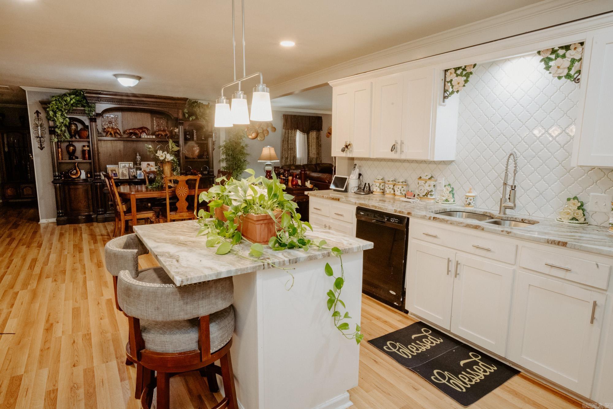 1512 Chris  Benton, AR