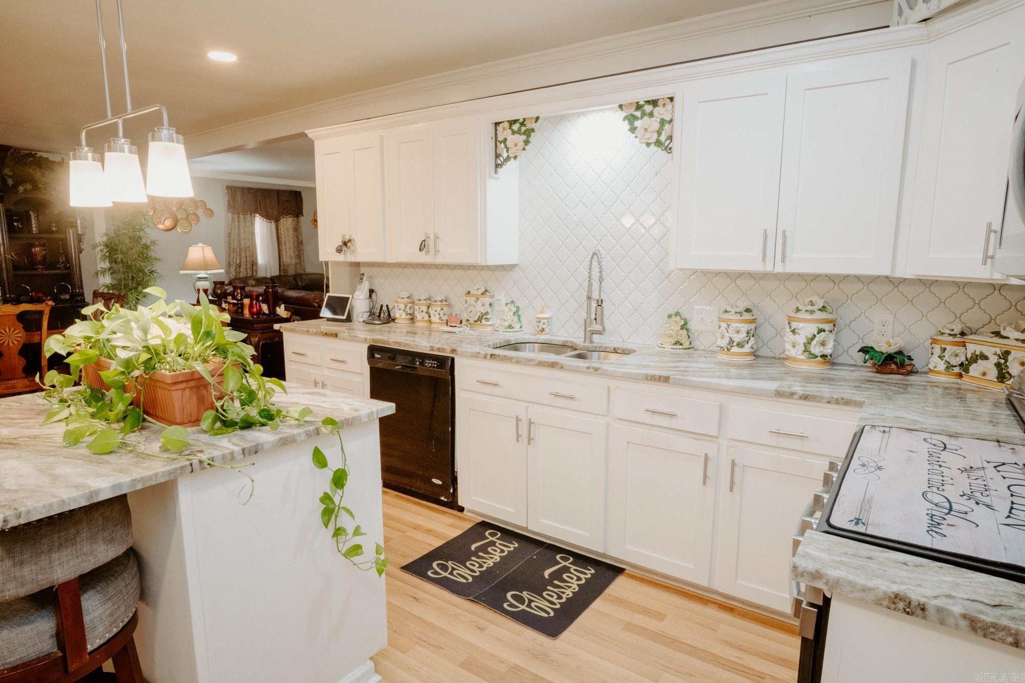 1512 Chris  Benton, AR