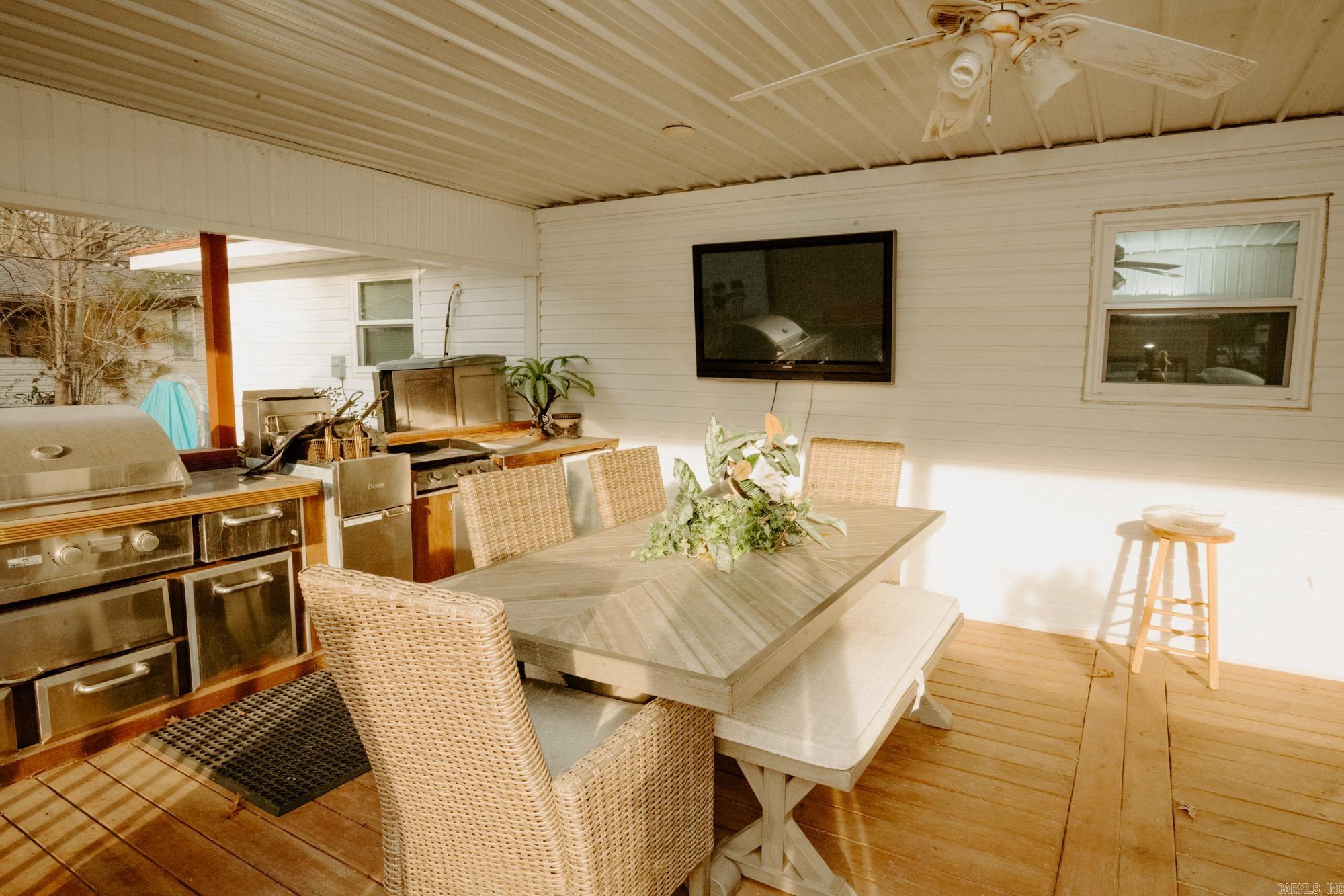 1512 Chris  Benton, AR