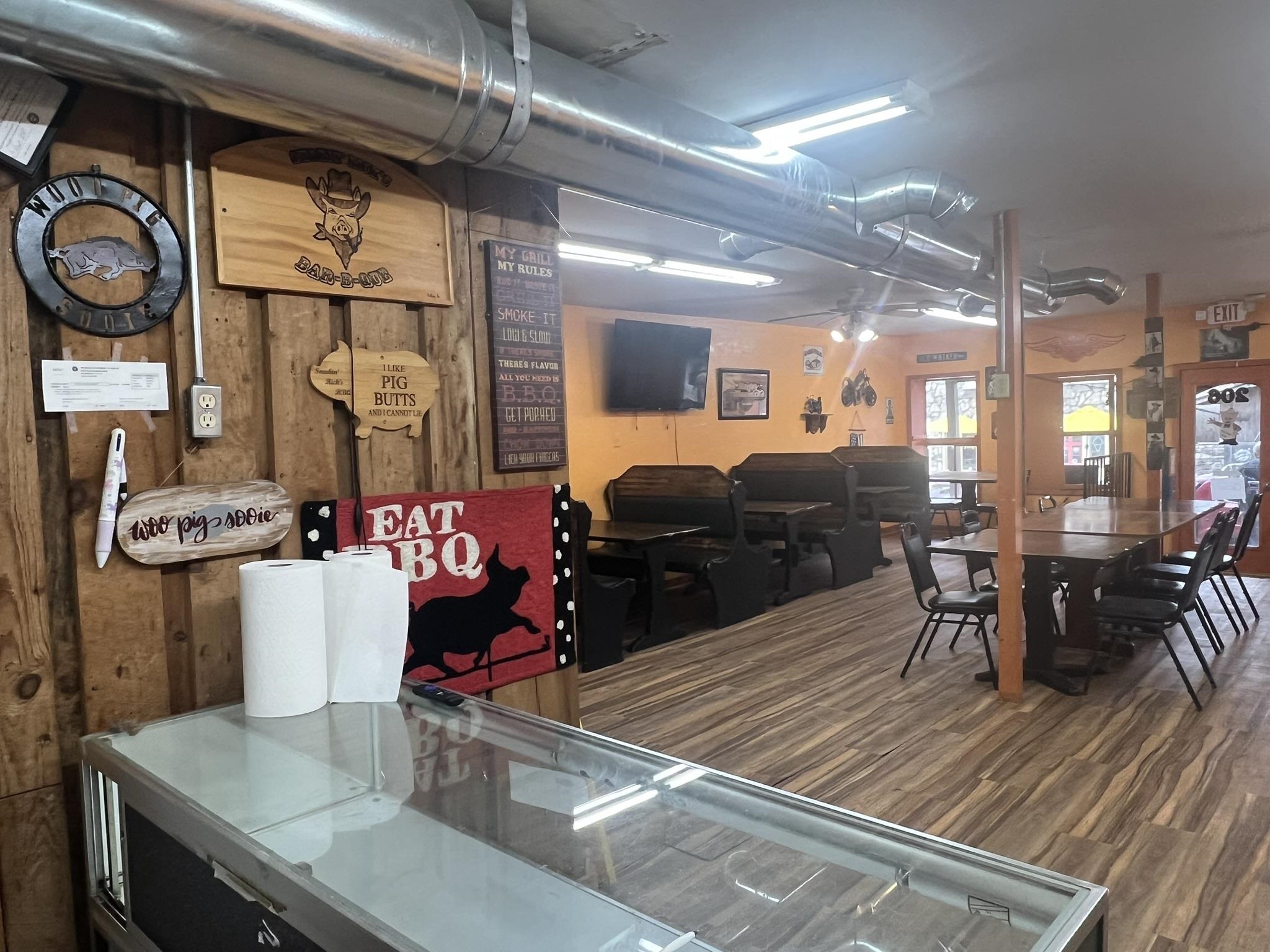 206 E Main  Hardy, AR