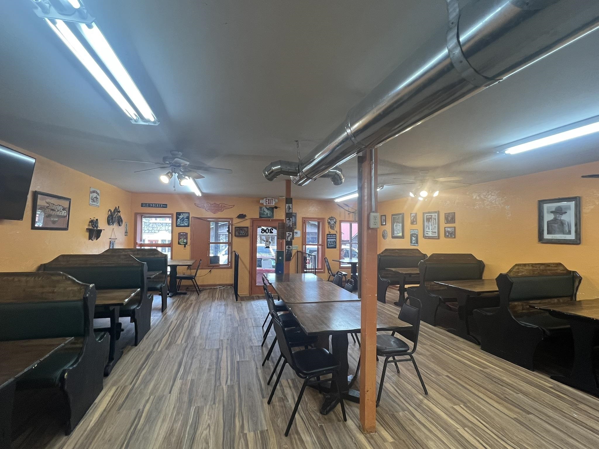 206 E Main  Hardy, AR