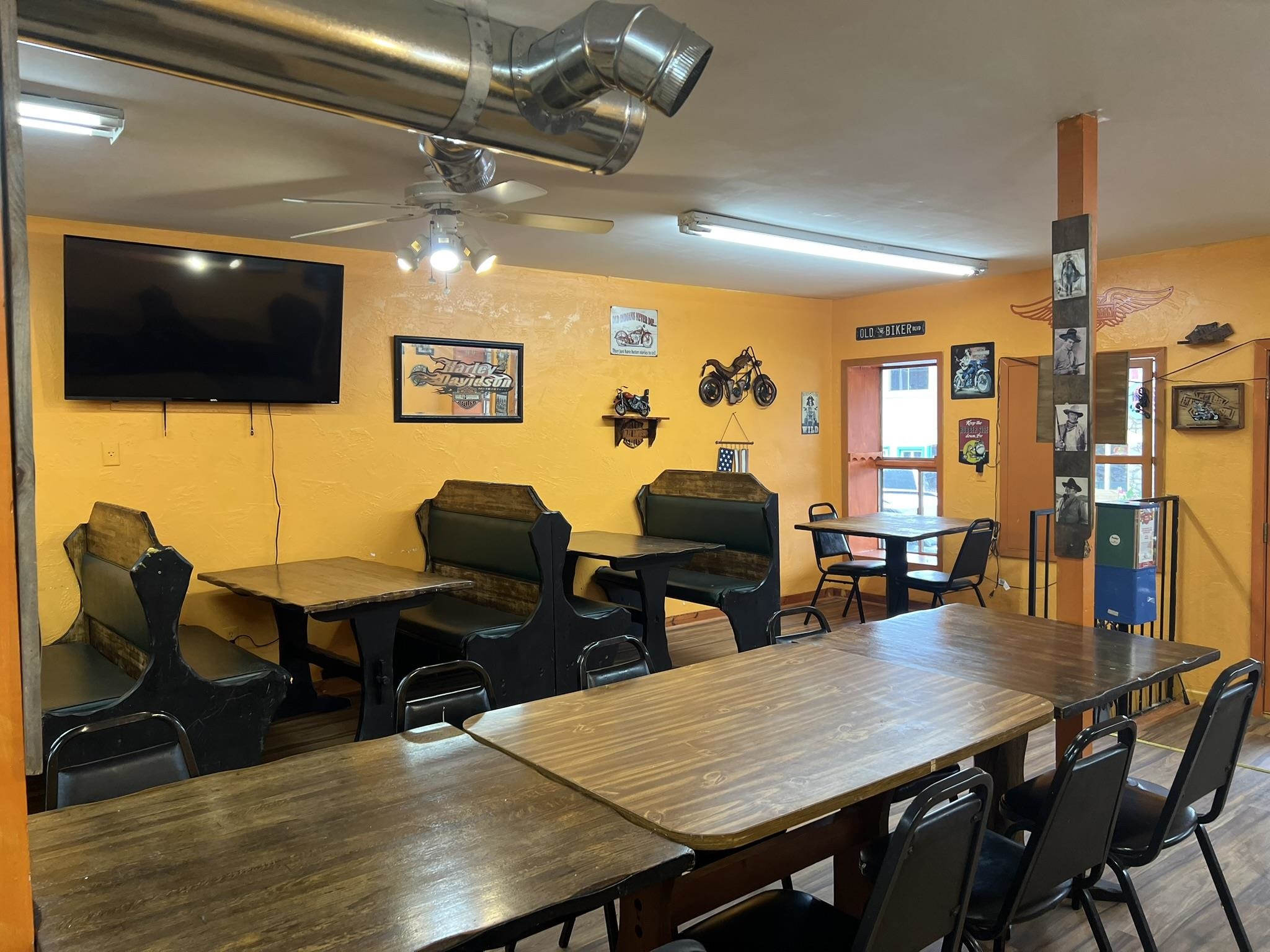 206 E Main  Hardy, AR