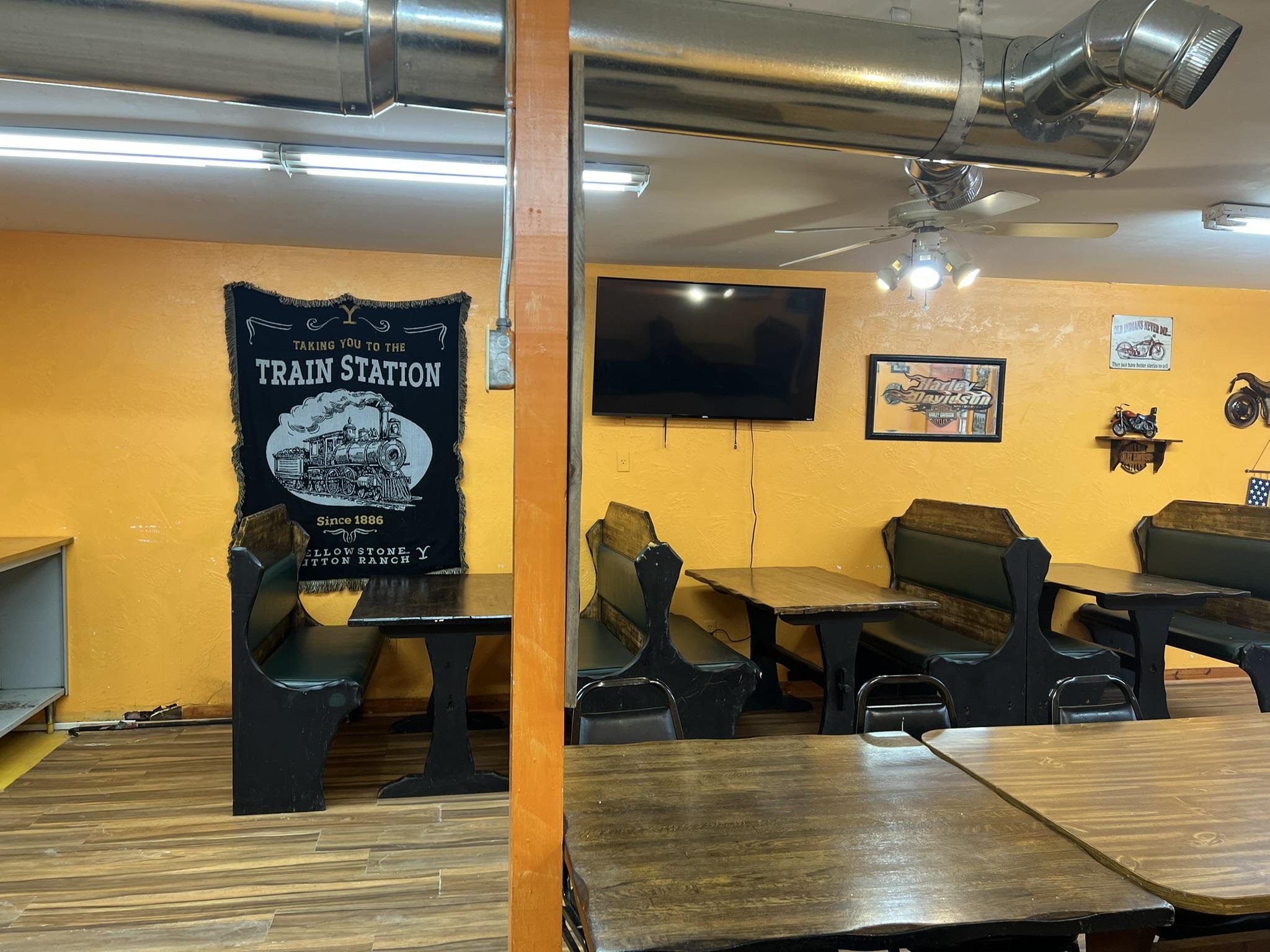 206 E Main  Hardy, AR