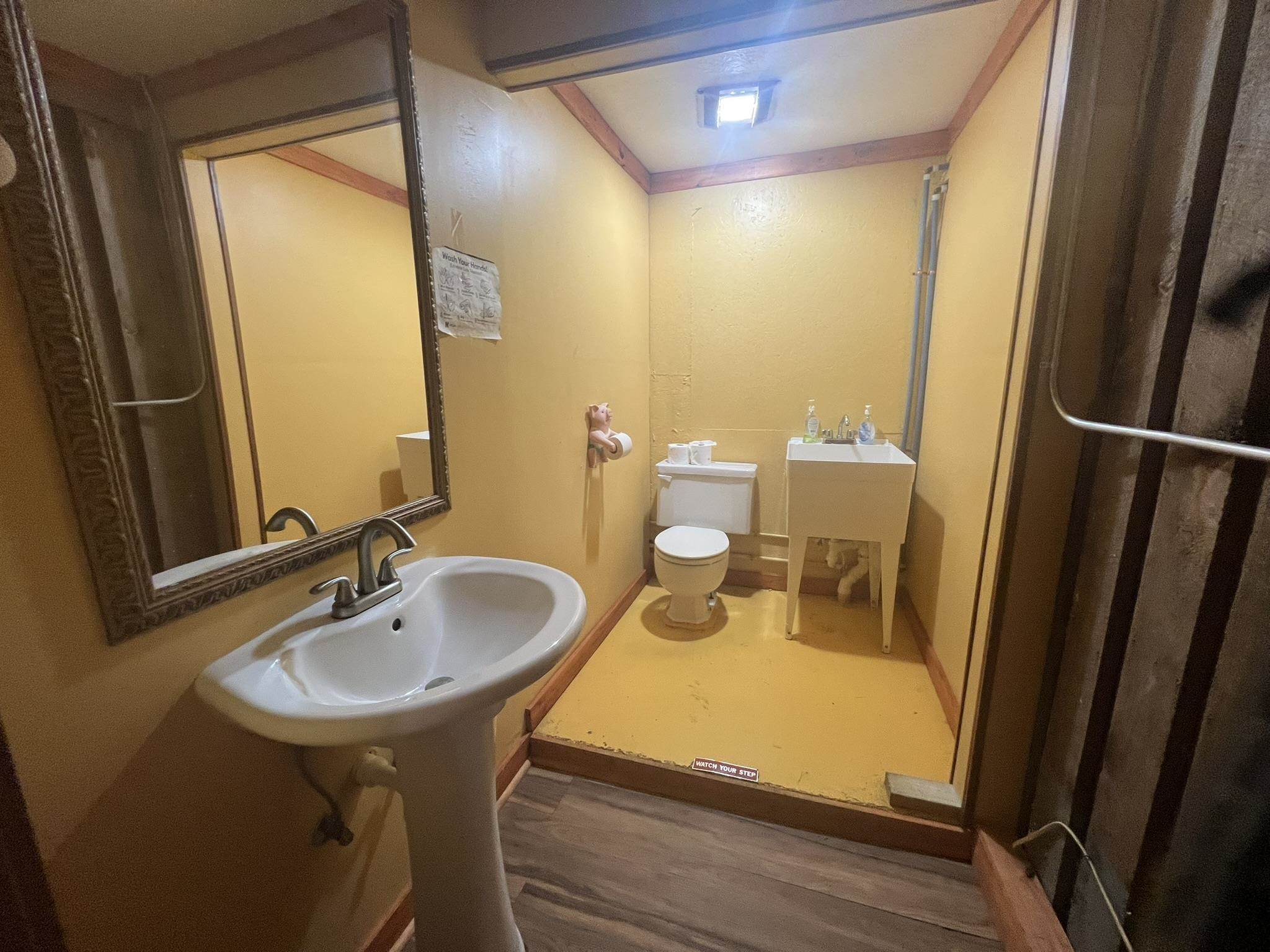 206 E Main  Hardy, AR