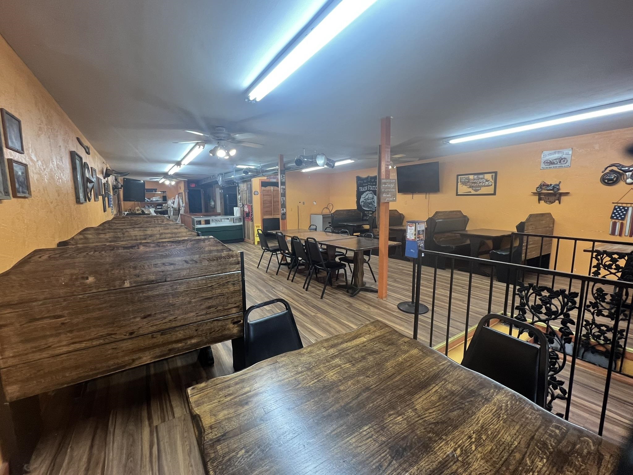 206 E Main  Hardy, AR