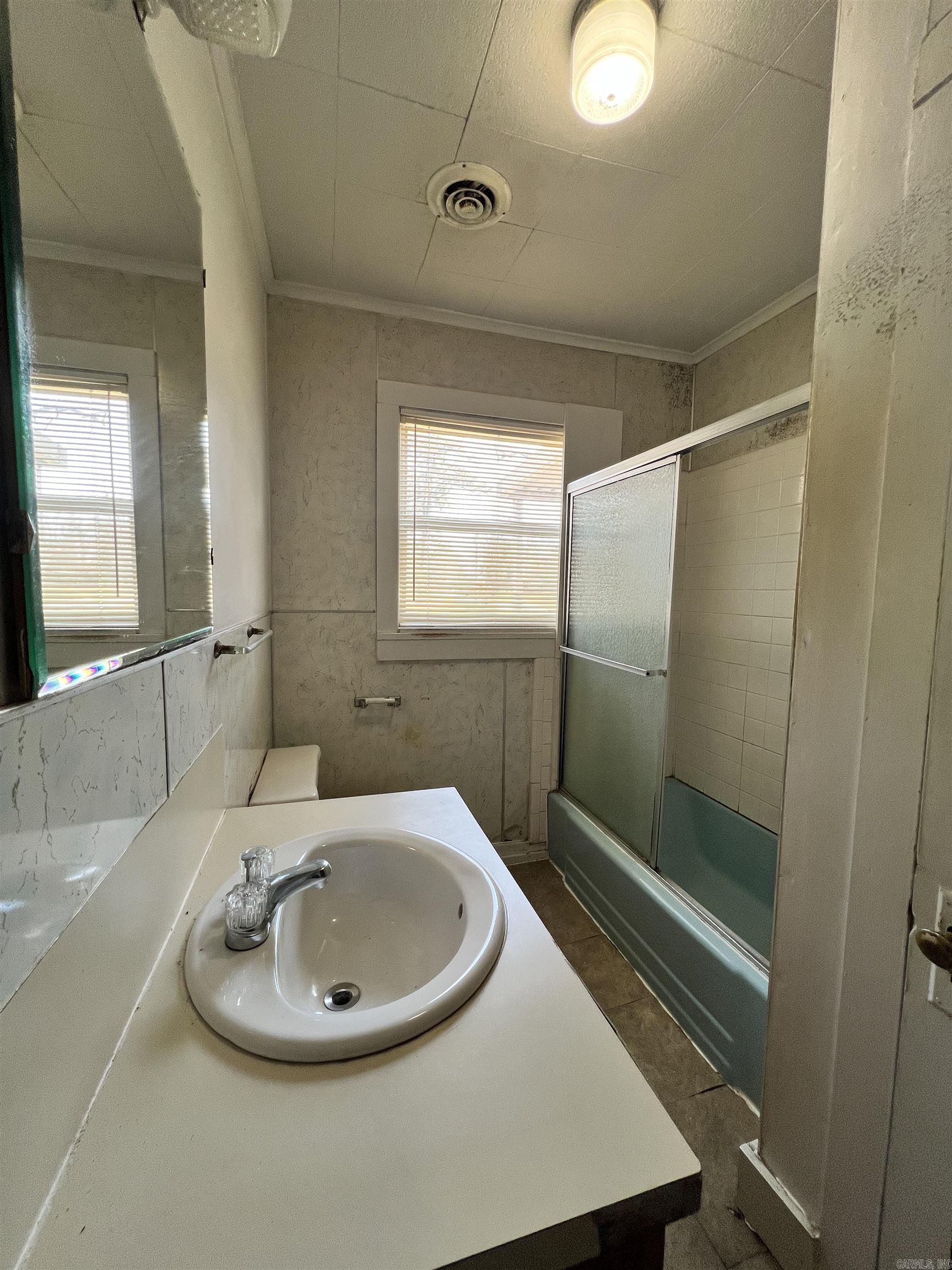 103 E Victory  Star City, AR