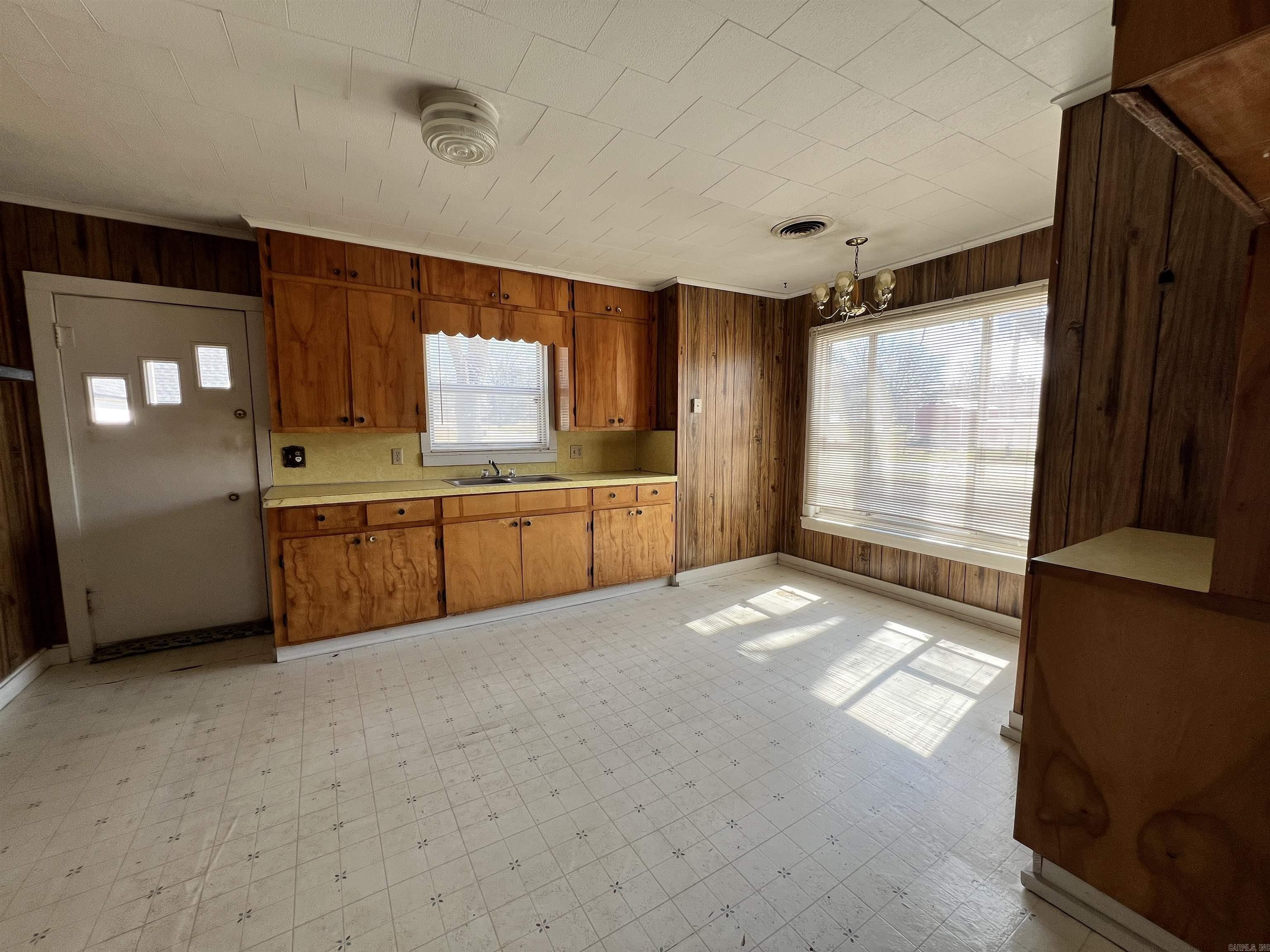 103 E Victory  Star City, AR